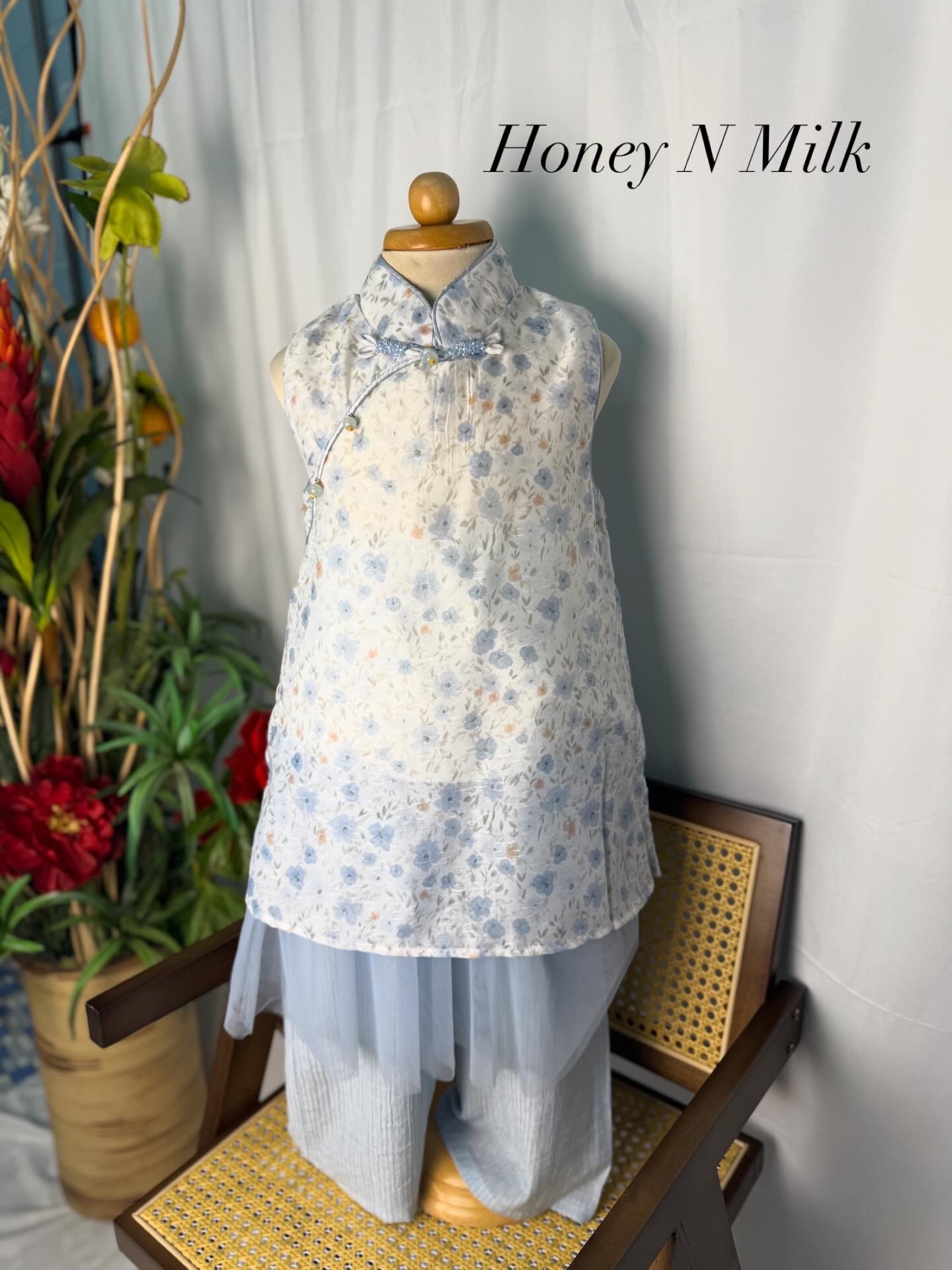 Lavender blue Floral Chinese Set wear