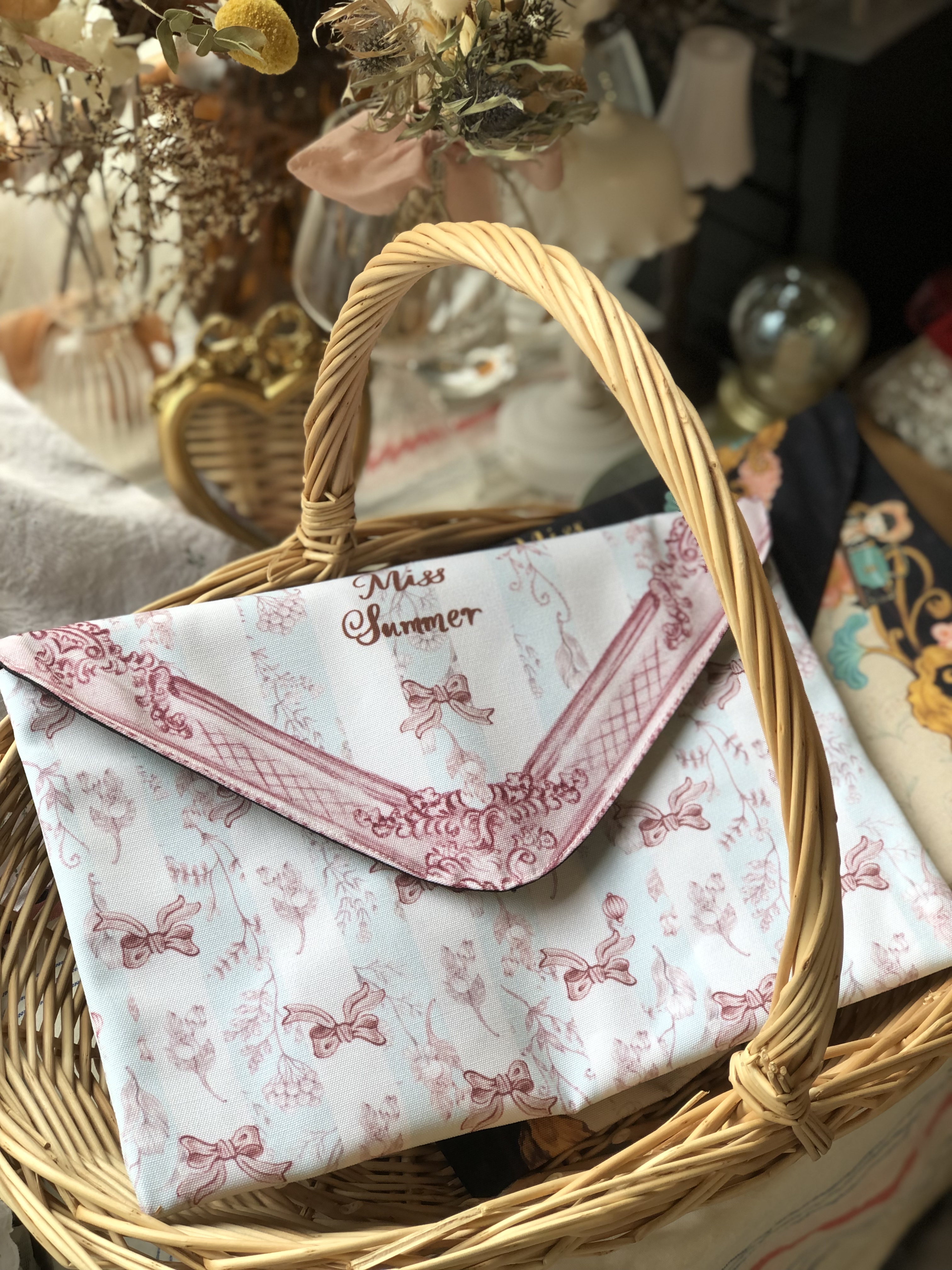 Miss Summer envelope clutch