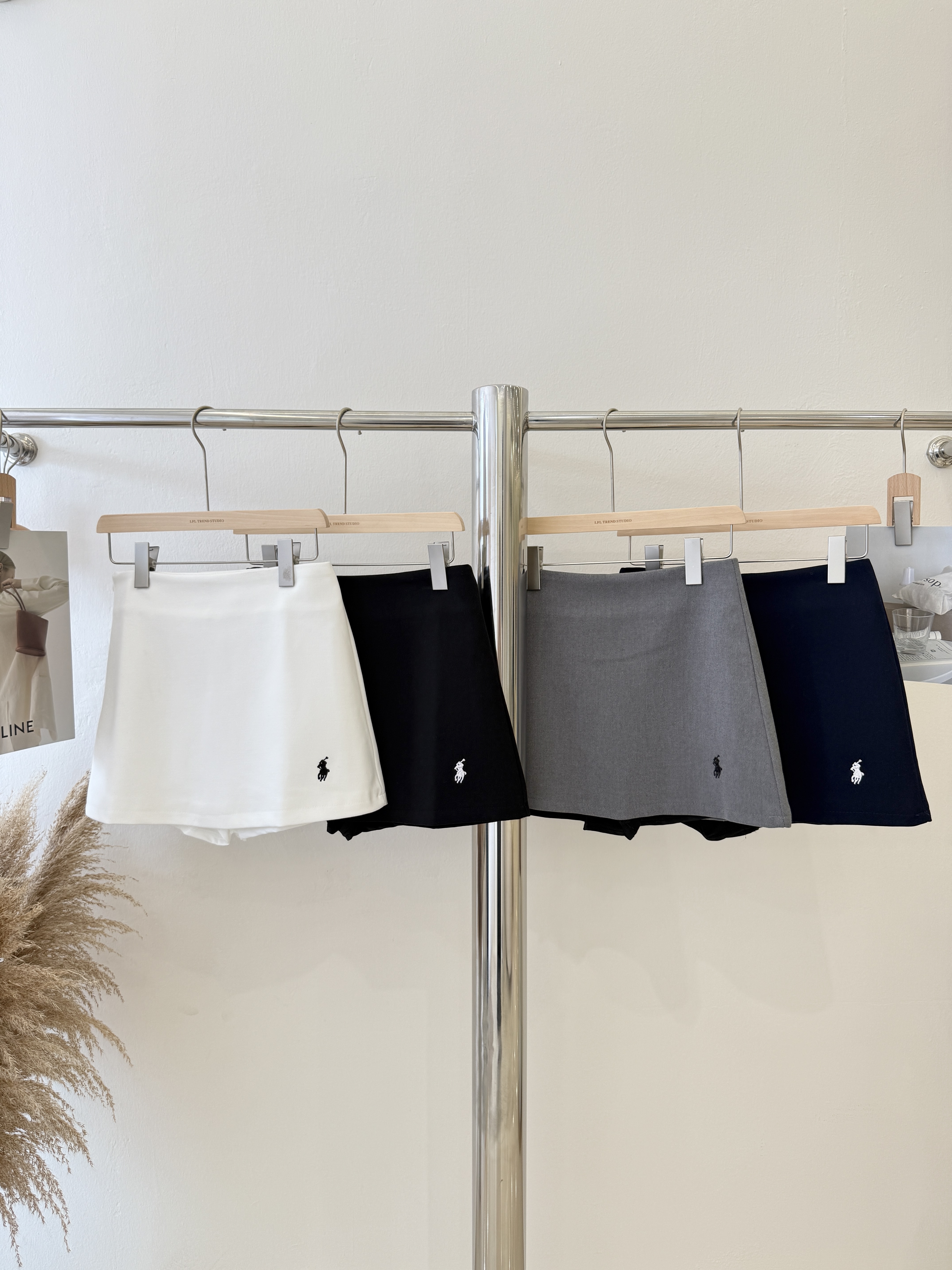 6846 时尚小马刺绣西装裙