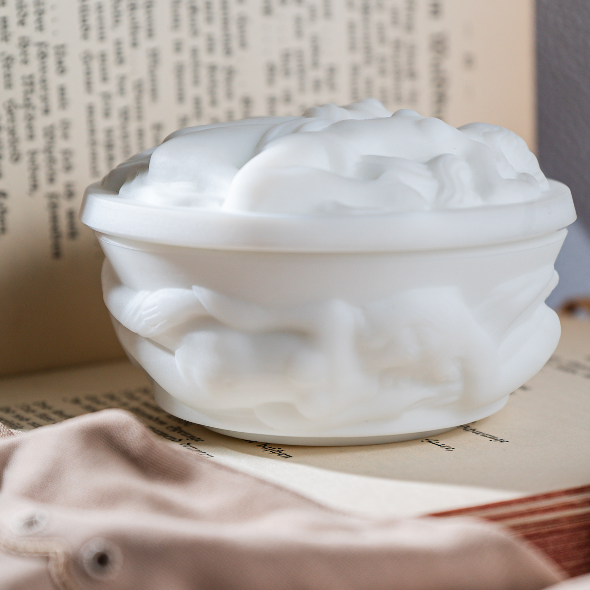 Rare! 1960s New Old Stock West German Nude Goddess 3D Sculpture Milk Glass Trinket Box(MZ017)
