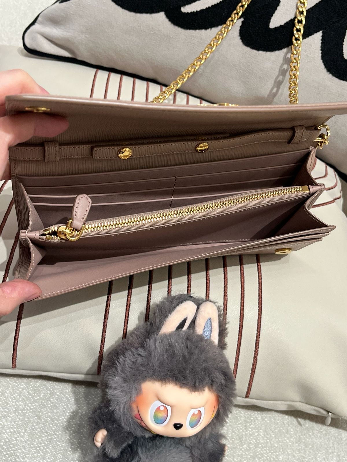 Prada wallet on chain 牛皮 100%Authentic ,99%new ✅專門店收據✅盒  