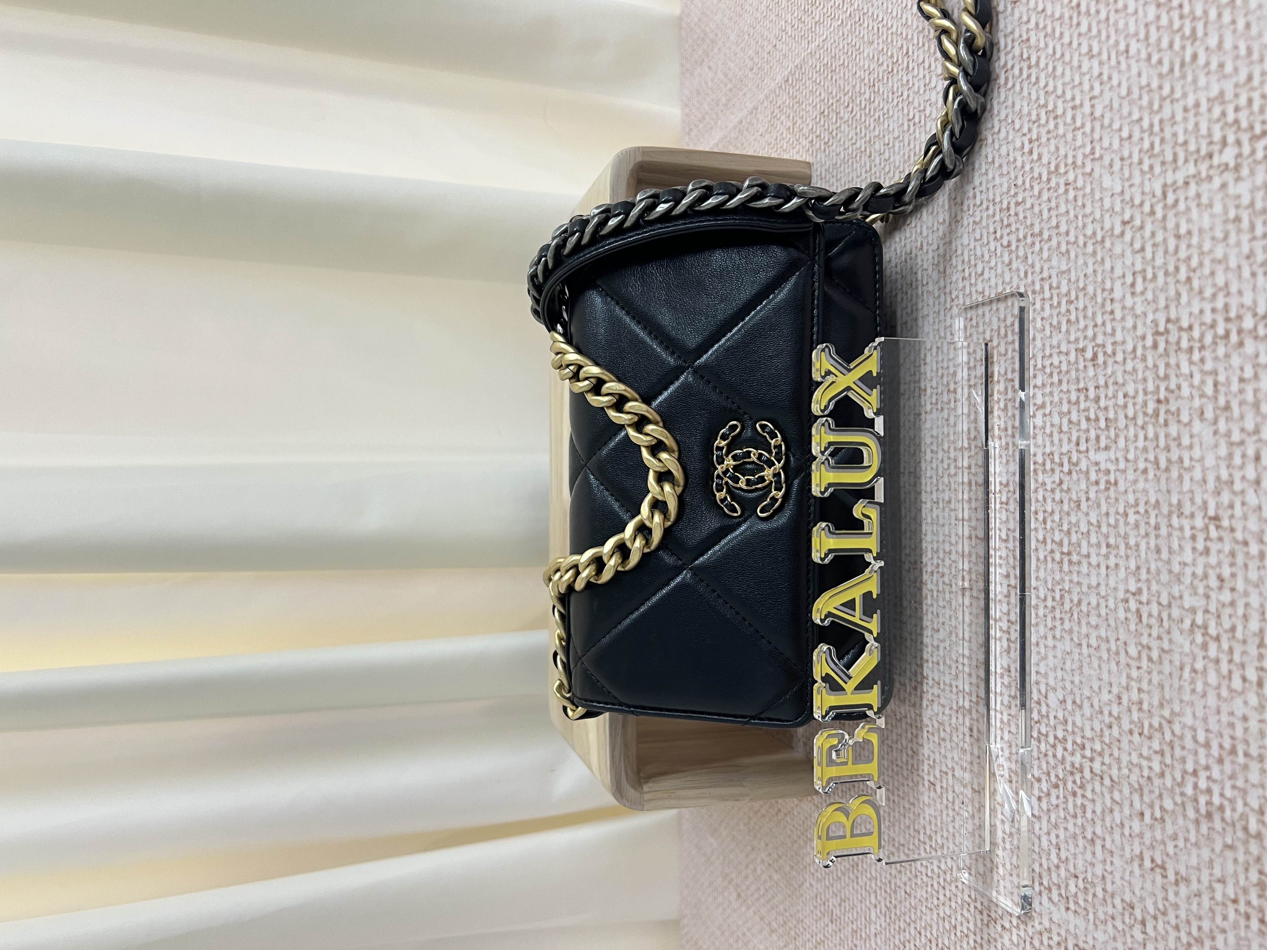 Pre-owned Chanel 19 WOC/ Product Code: 26031304