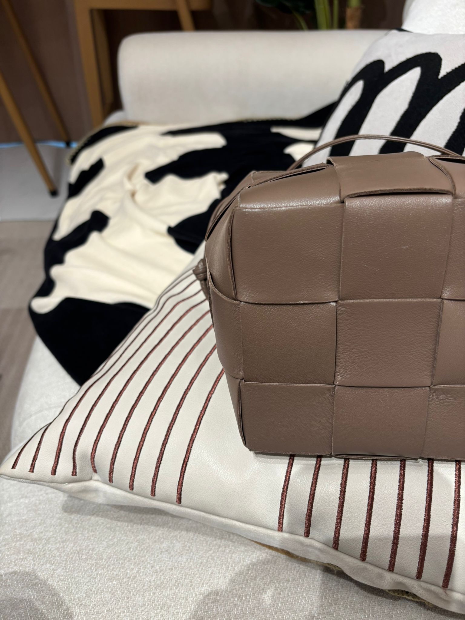 Bottega veneta BV intrecciato bucket bag 100%Authentic,95%new