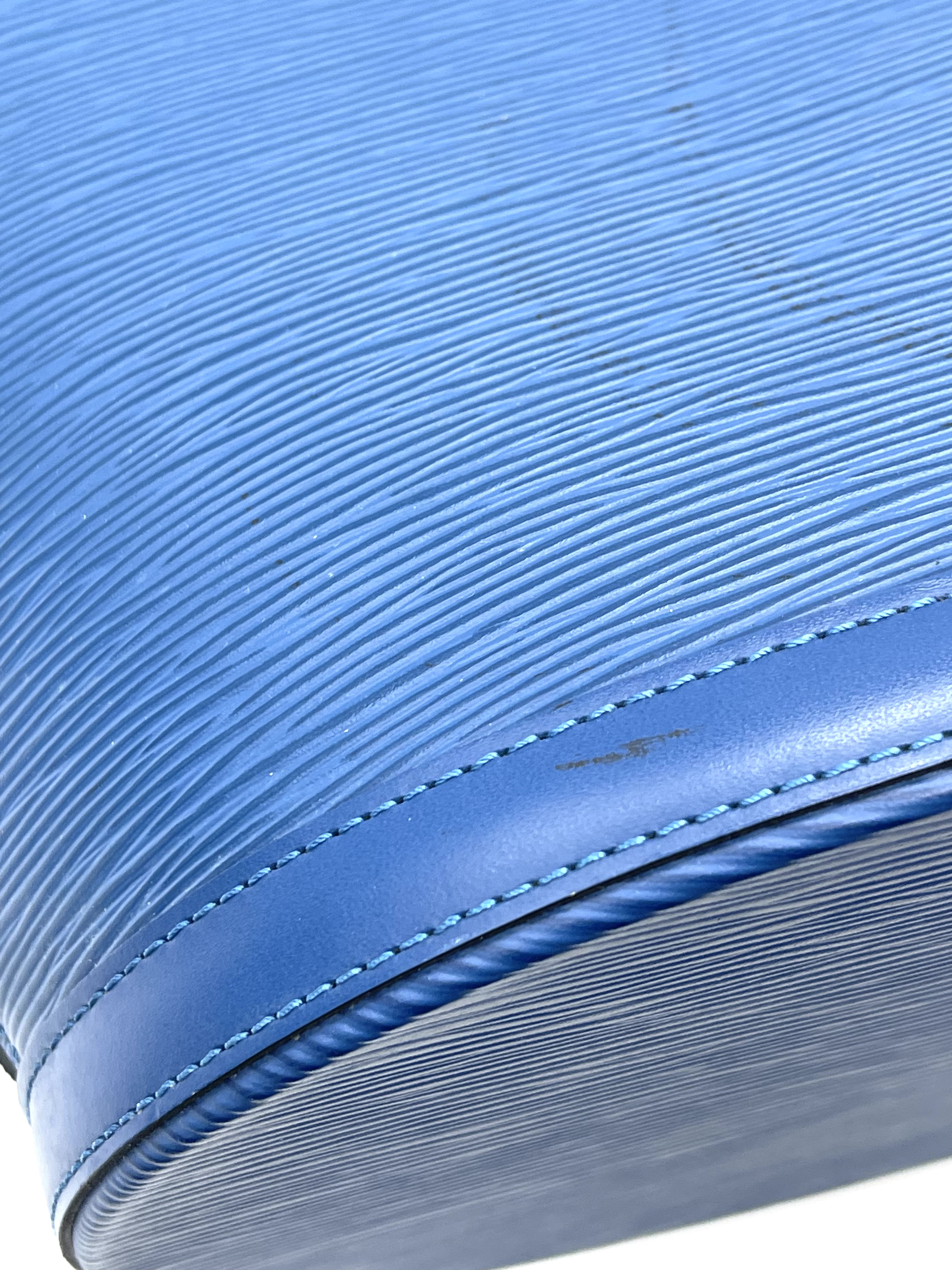 Pre-Owned LV Bucket Navy / Product Code: 26042603