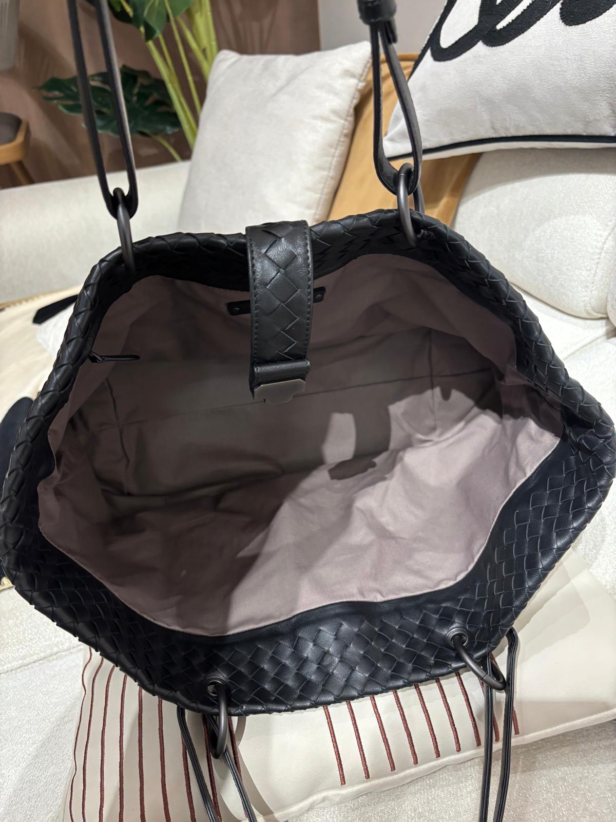 Bottega Veneta shoulder bag BV Black Lambskin Tote Bag 100%Authentic,98%new✅dust bag  
