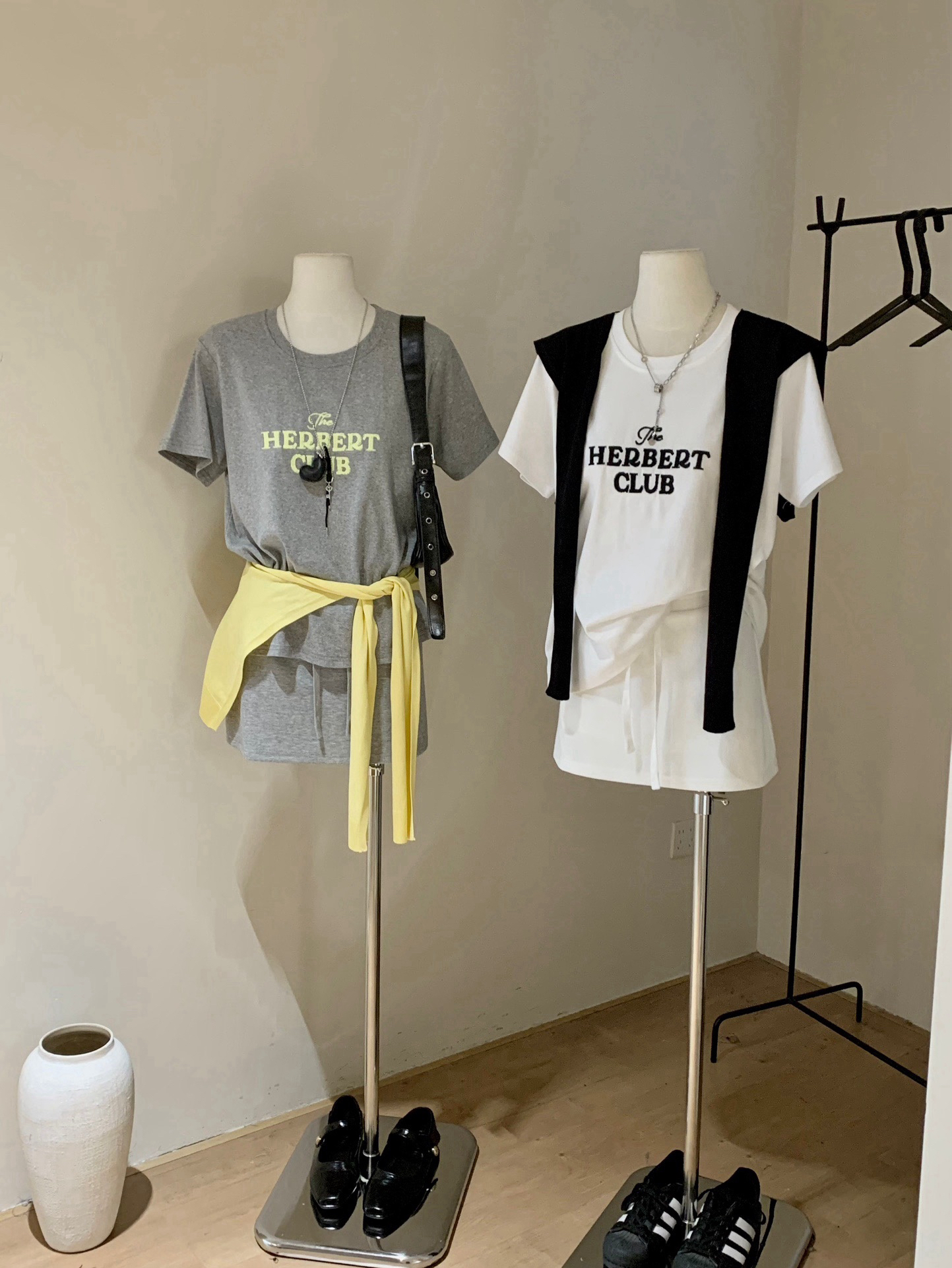 The Herbert Club Letter Embroidery Top+Shawl+Skirt Sets 撞色刺绣字母休闲 3 件套 （3 colours）