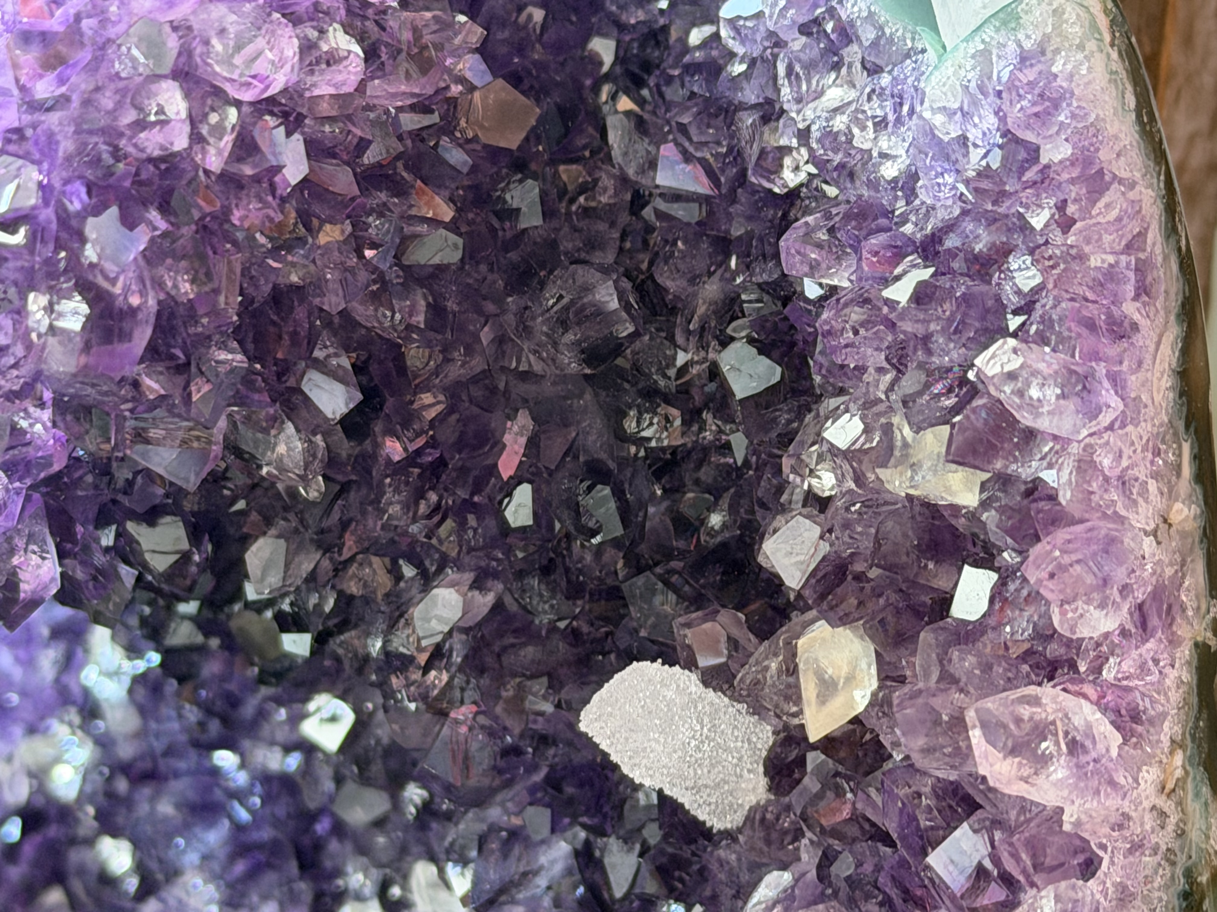 原皮紫水晶共生方解石擺件（包底座）