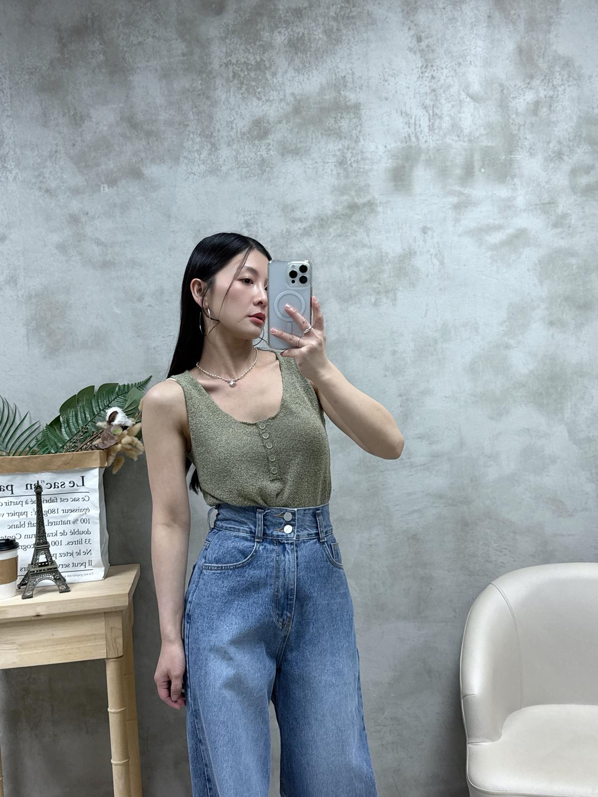 D14 扣鈕針織背心