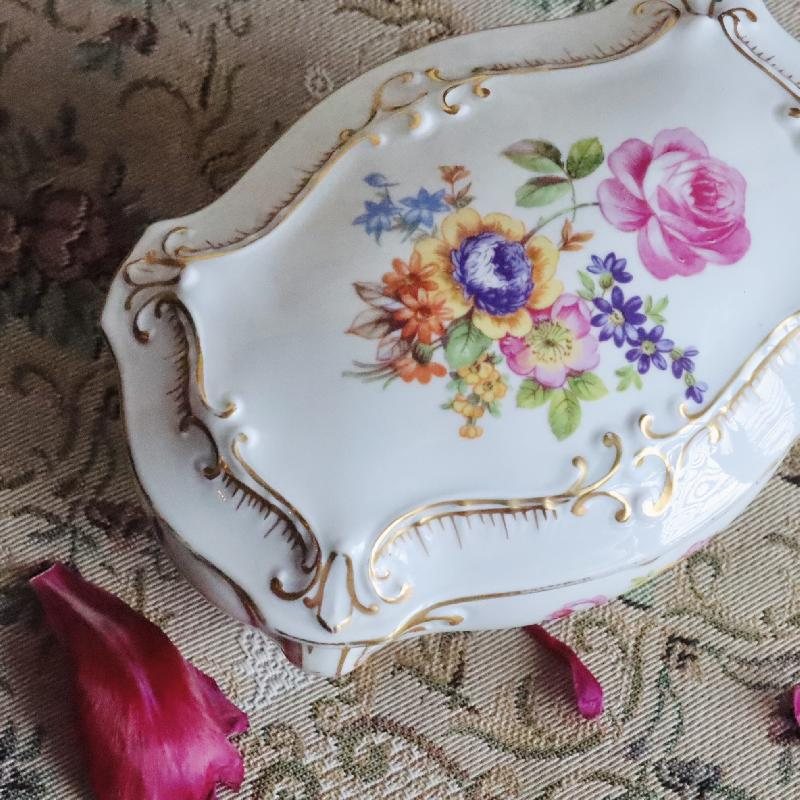 RARE! 1934-1949 Made in Germany JLMenau Graf Von Hennebert Porcelain Large Footed Trinket Box/Treasure Box(MT1705)