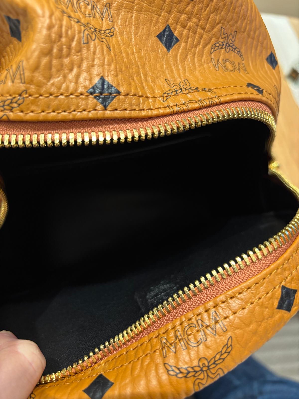 MCM Backpack Visetos 系列 Stark 側鉚釘牛皮後背包 100%Authentic, 98%New ✅Dust bag