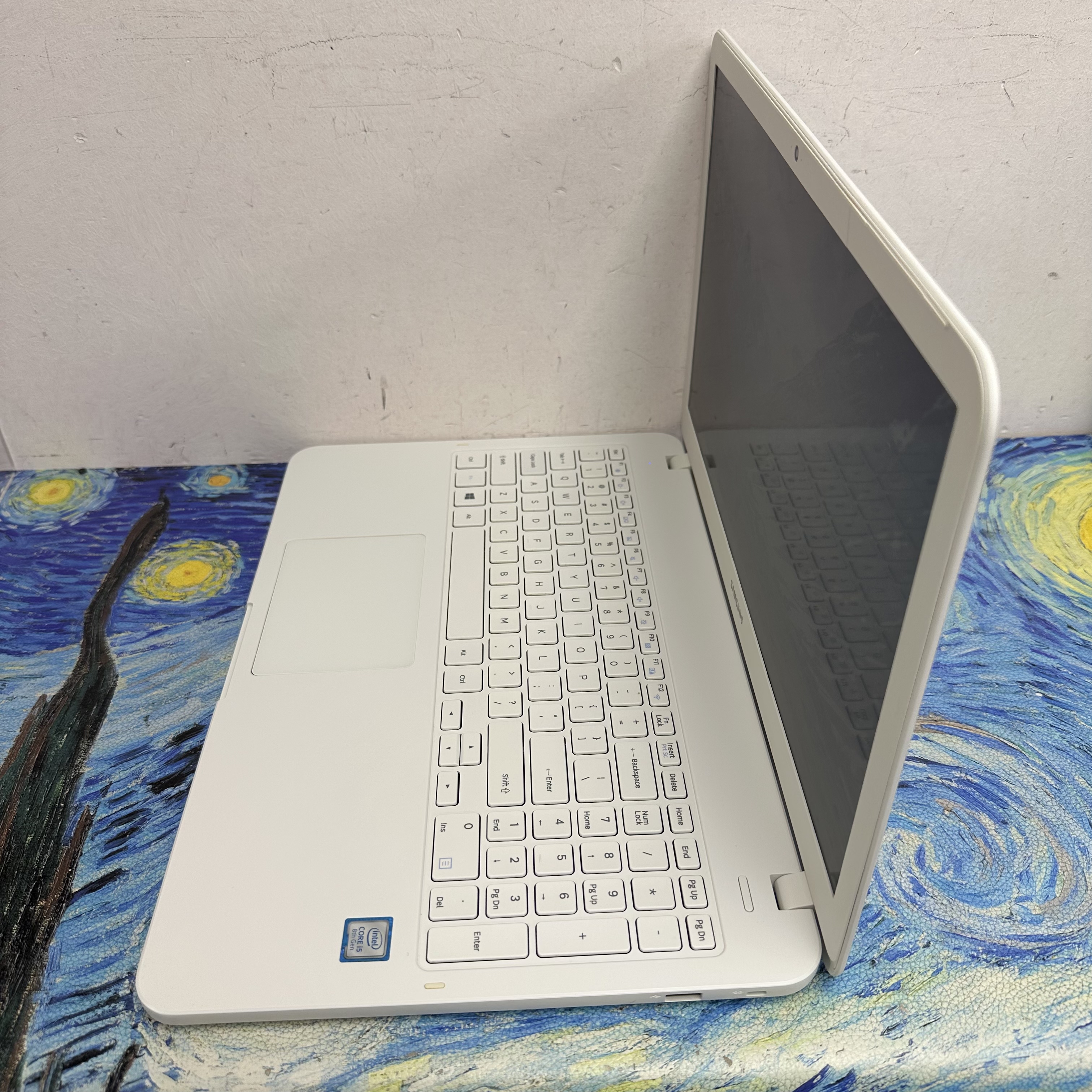 (超抵用三星15.6寸文書機🔥）Samsung Galaxy i5-8265U/8,16GB Ram/128,256,512GB,1TB SSD/超薄邊框/ 白色機身/Notebook / Laptop / Gaming / PC / office / Work / Win11 / Win10 /