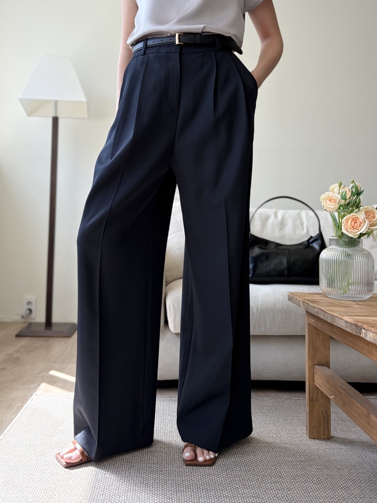 Timeless Pleated Flow Pants (Navy)