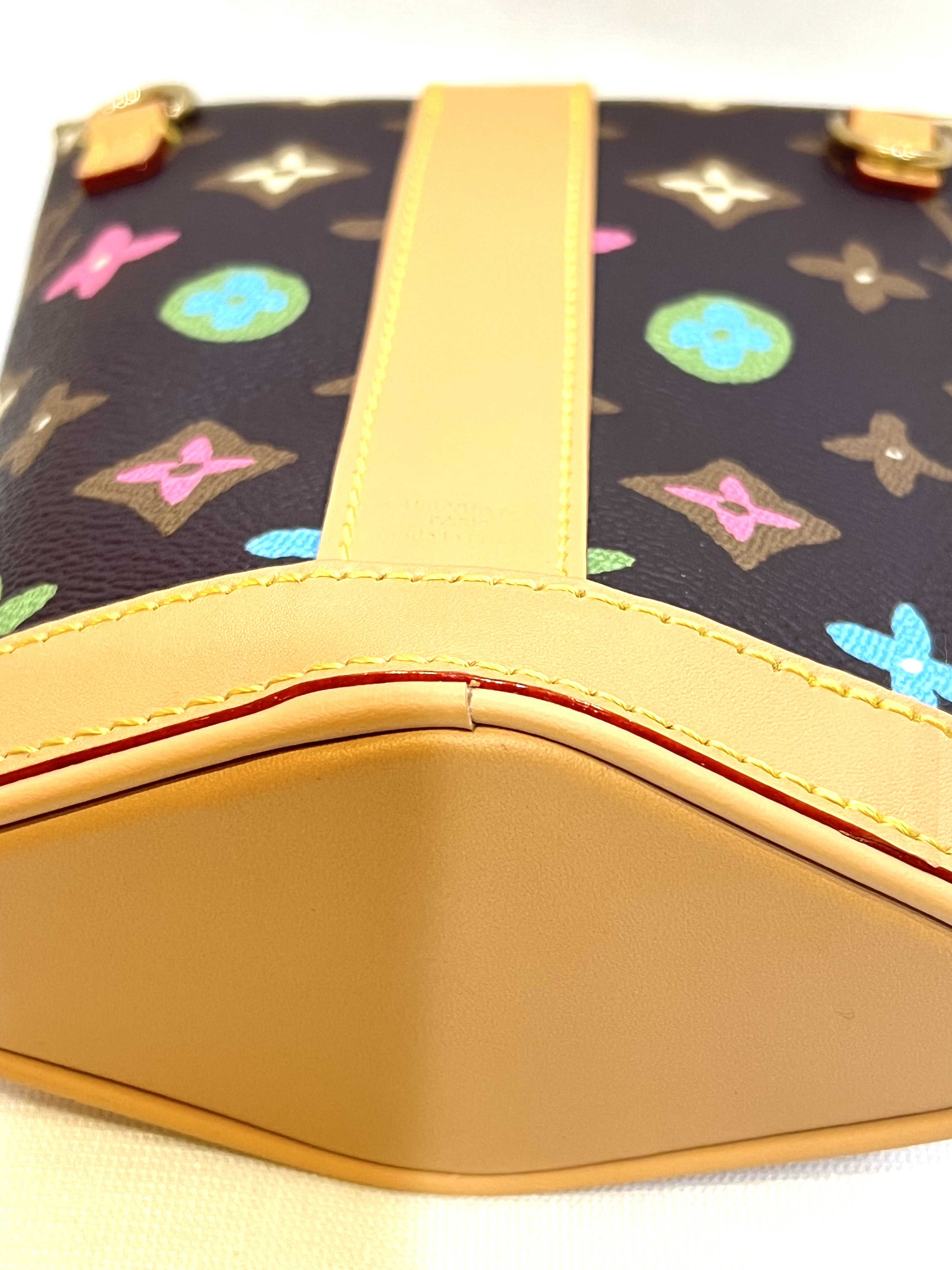 Pre-Owned LV Envelope Pouch / Product Code: 26041655