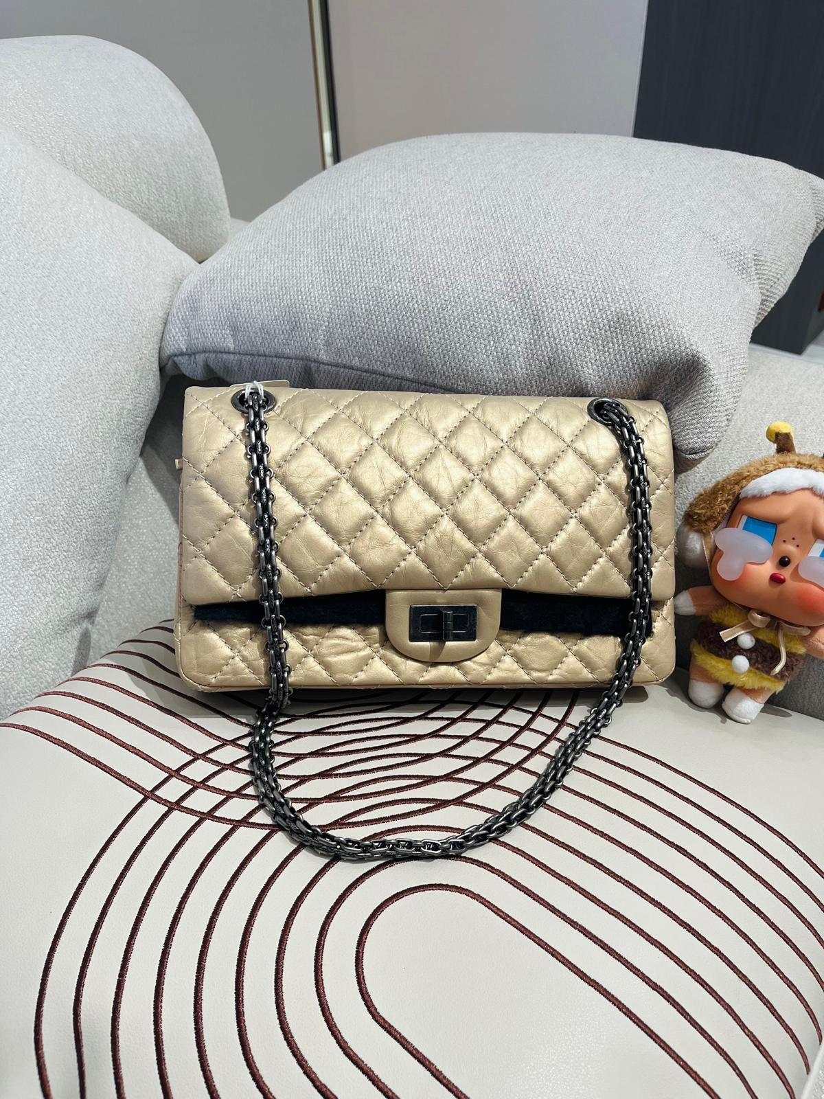 Chanel 2.55 flap bag classic calfskin 100%Authentic ,98%new ✅card✅dust bag✅box 