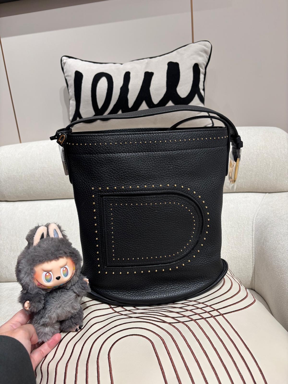 Delvaux Pin Daily Surpiqué Taurillon Soft MM 黑色牛皮金扣 100%Authentic, 95%New  ✅證書✅Dust bag