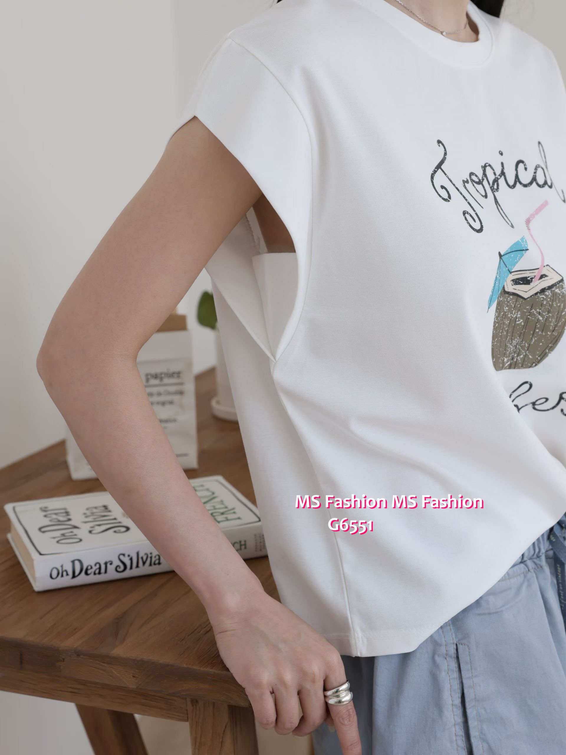 G6551 字母椰青print top