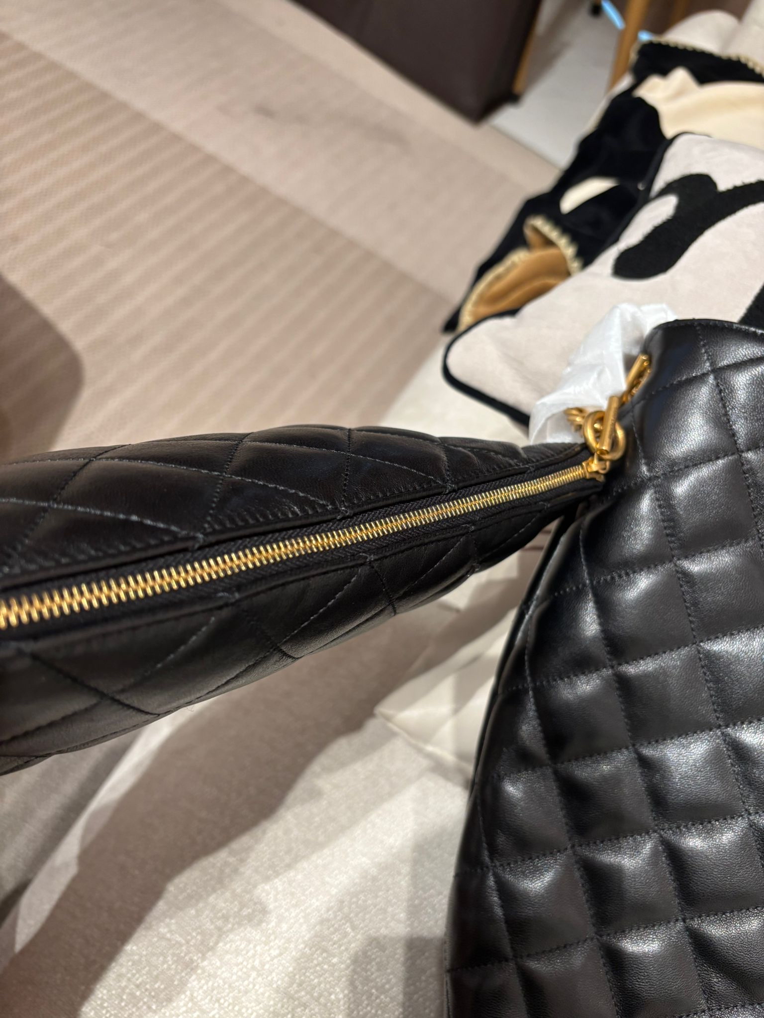 未使用品Ysl Icare Maxi Tote bag 100%Authentic, Unused ✅Tag ✅Dust bag