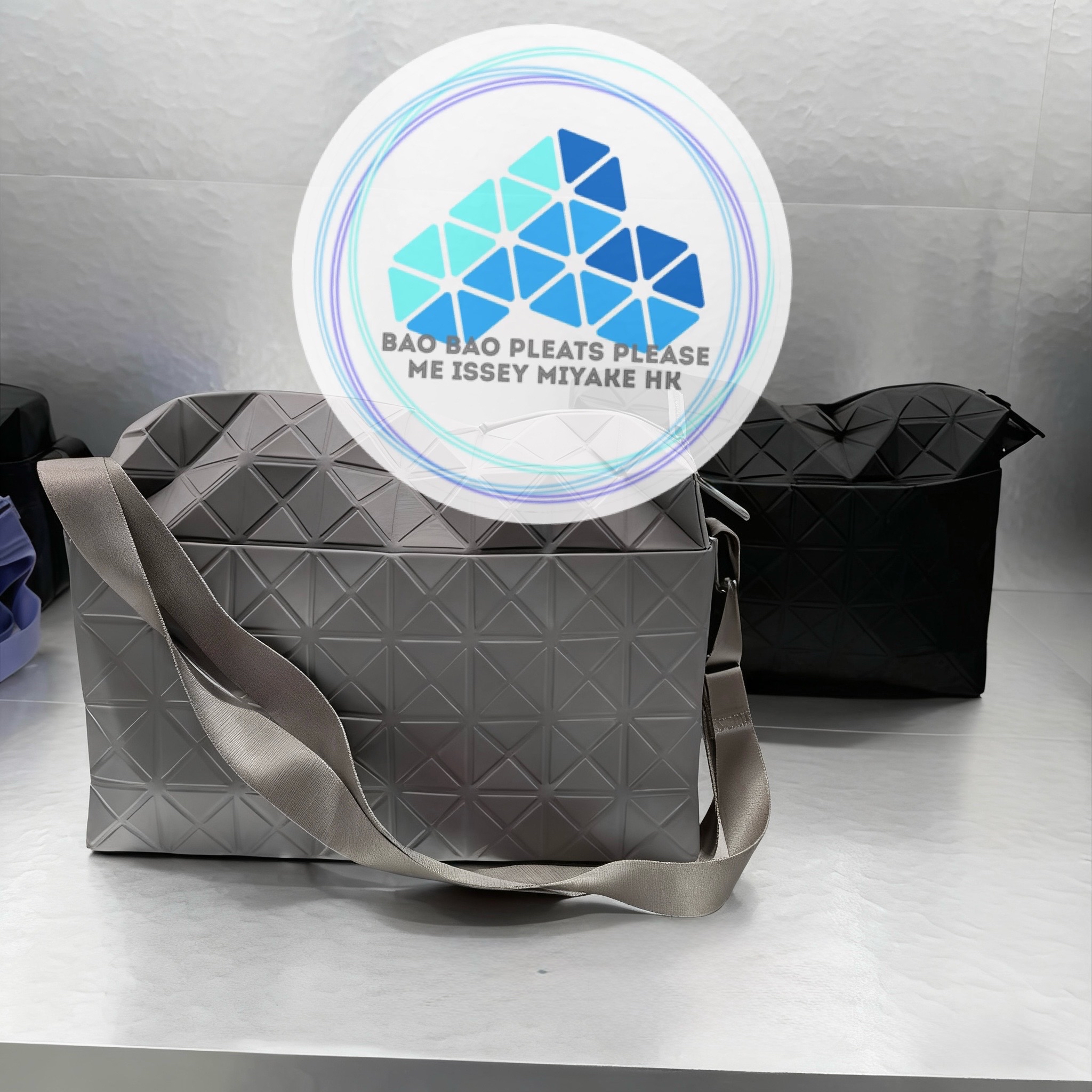 BAO BAO TRACK 啞面斜孭袋one-tone crossbody bag 大尺寸 L size