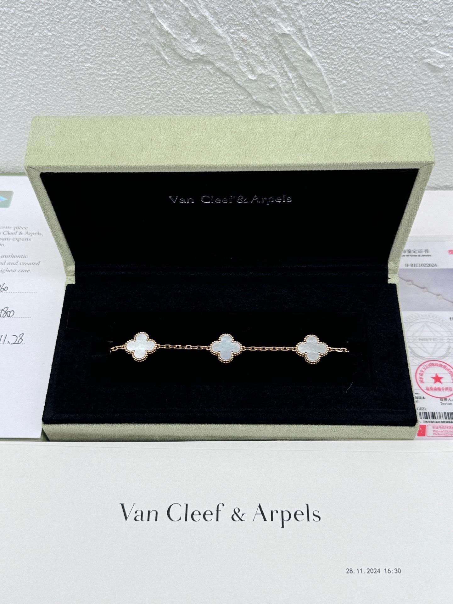 Pre owned VCA Alhambra 260404101