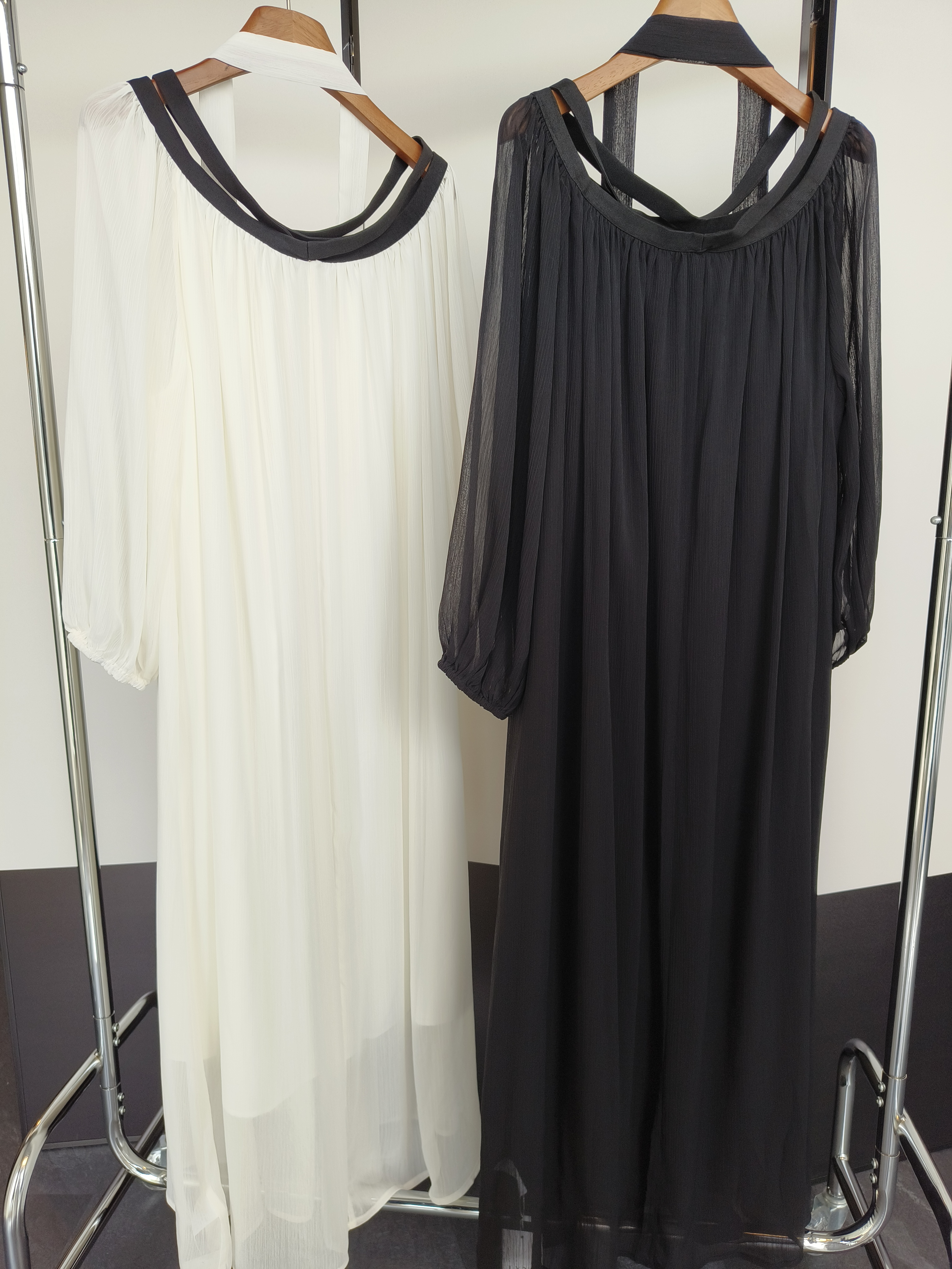 交叉一字肩飘纱连衣裙 Cross Strap Off-shoulder Flowy Dress