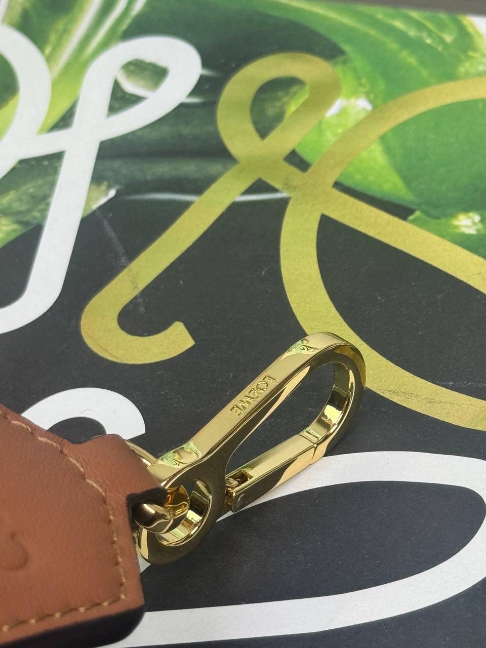 𝐀𝐧𝐚𝐠𝐫𝐚𝐦 刺绣肩带「棕色/金扣」 👈 全新升级上线♻️ 尺寸:𝟗𝟗-𝟒𝐜𝐦（长度可调节） 编码：182323