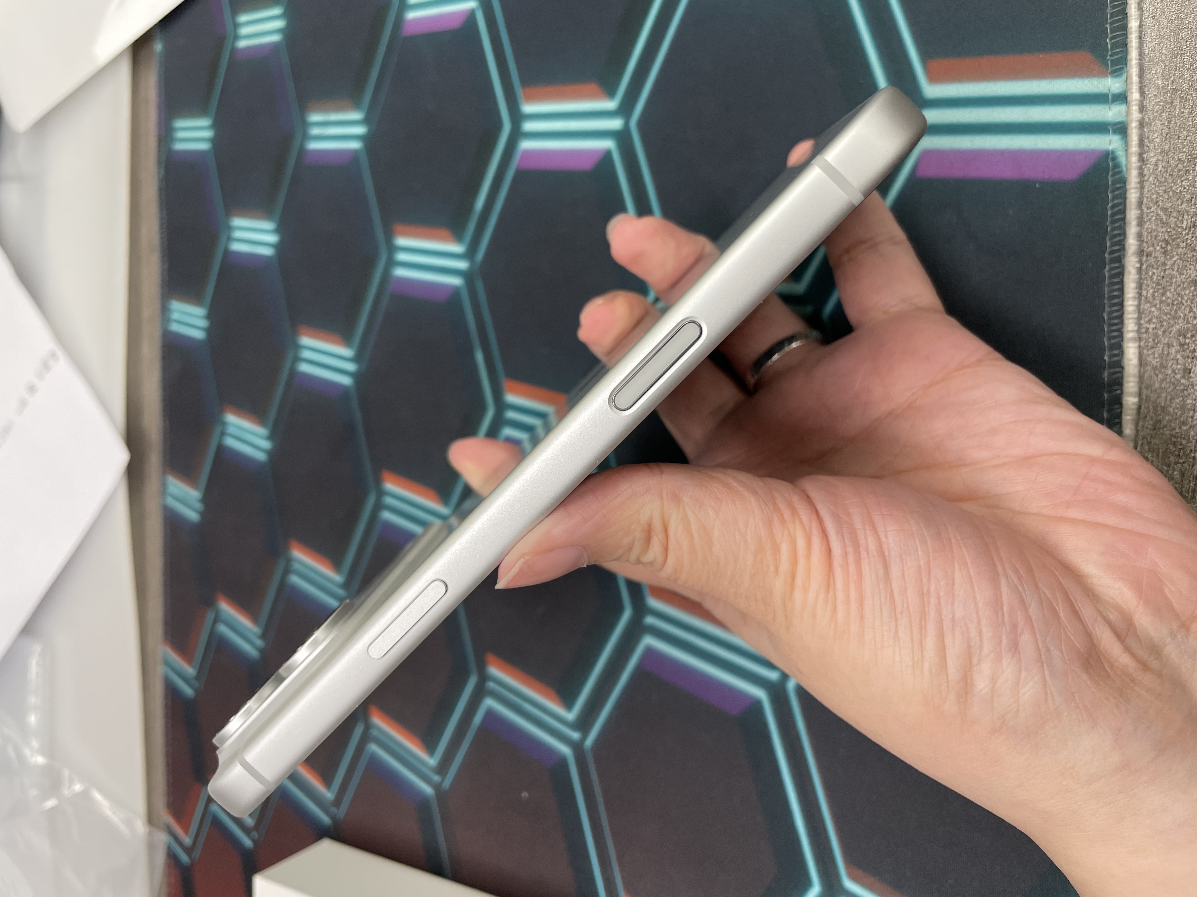 *8020 18 Pro max  全新機 512GB 電100 銀色 sliver