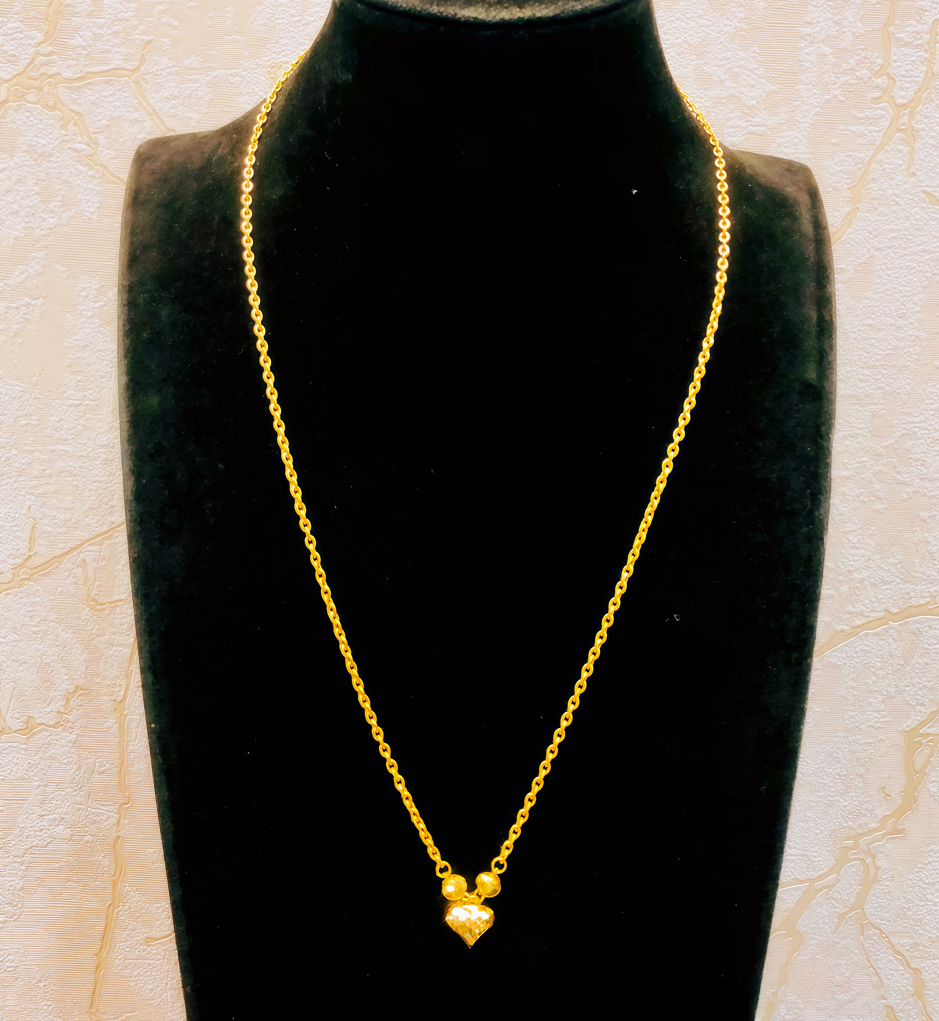 916 GOLD DIAMOND CUT LOVE WITH CAT EYES HOLLOW CABLE NECKLACE 44CM 916 金 批花爱心配猫眼空心万字项链 44CM