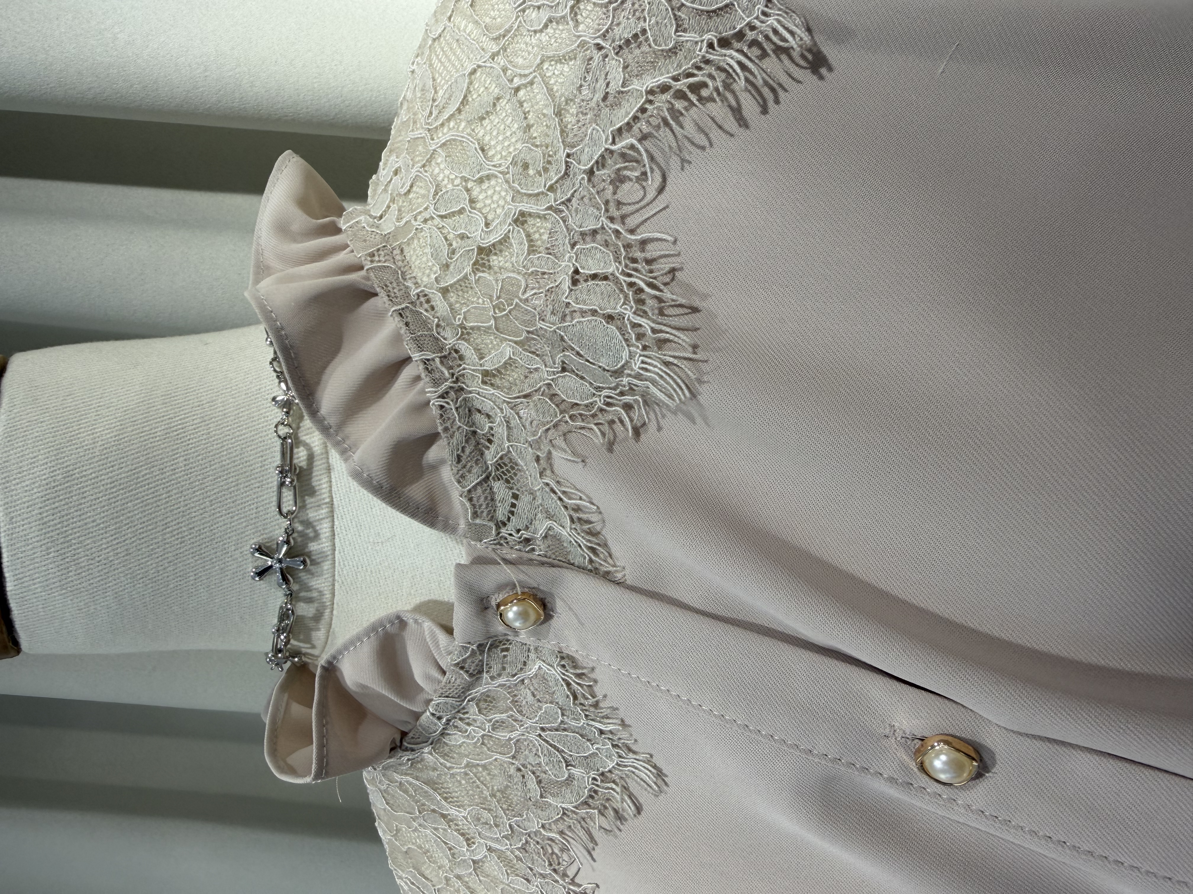 復古蕾絲領珍珠鈕扣襯衫