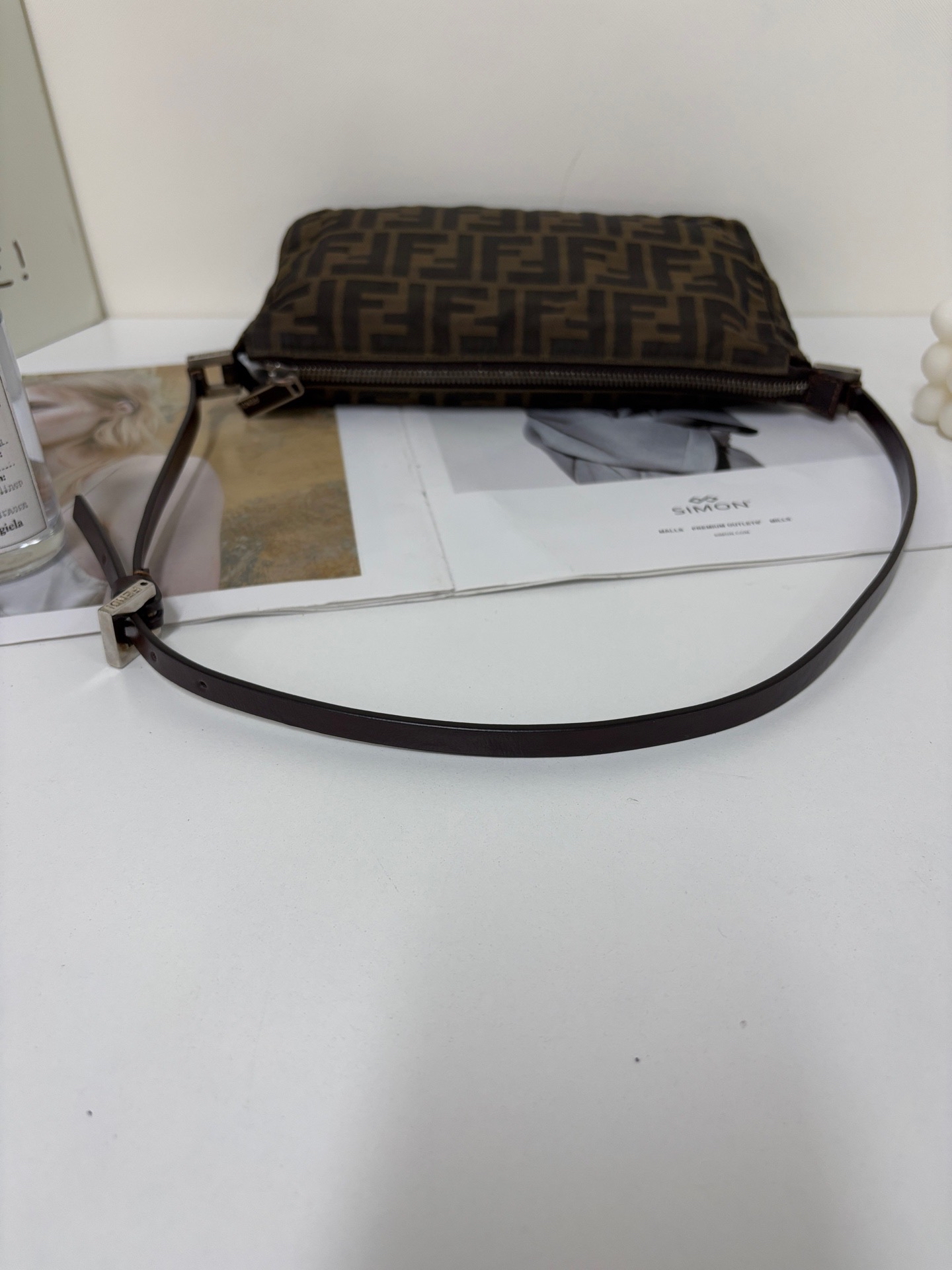 【預訂貨品】Fendi老花法棍腋下包