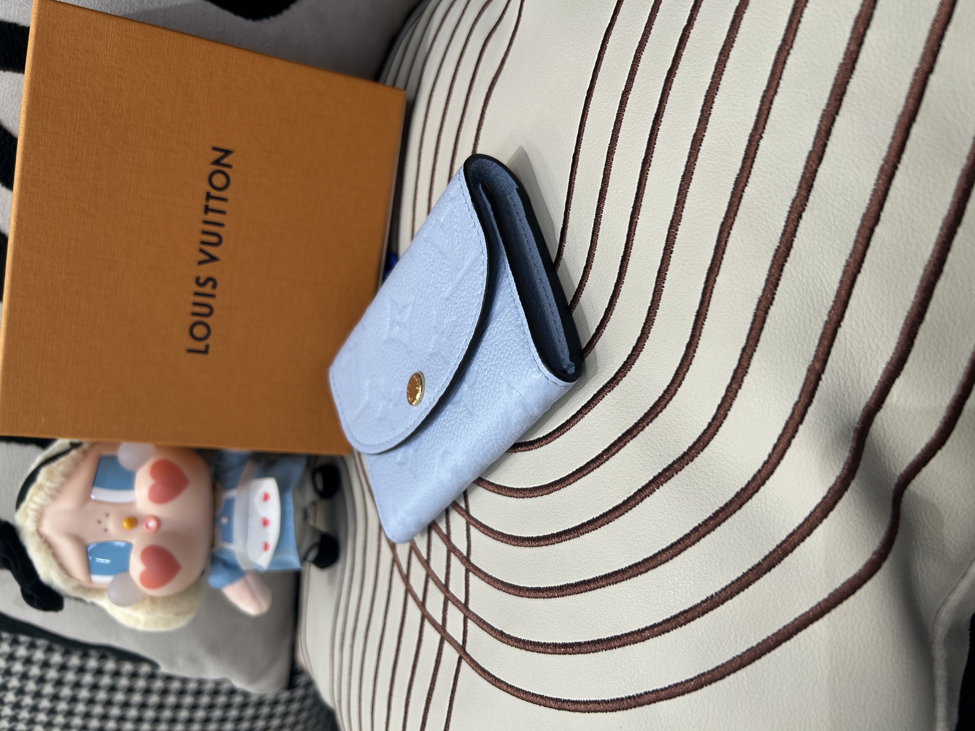 未使用品 Lv Rosalie Coin Purse M81923  Monogram Empreinte 壓紋皮革錢包Blue Nuage 100%Authentic, Unused ✅Dust bag✅Box