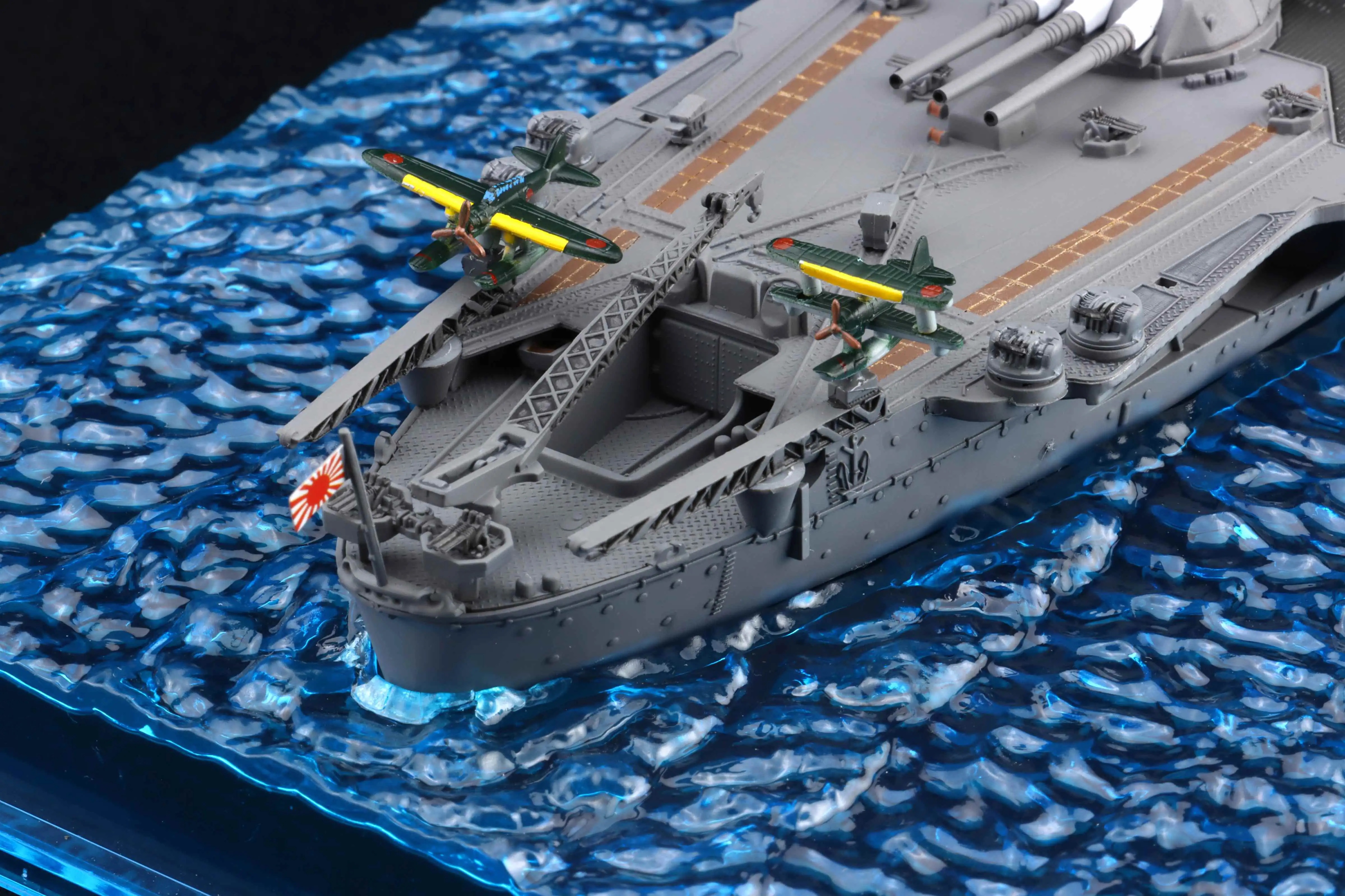1/700 Japanese battleship Yamato (Operation Ten-Go/1945) Special Edition (with Wooden Deck Decal)