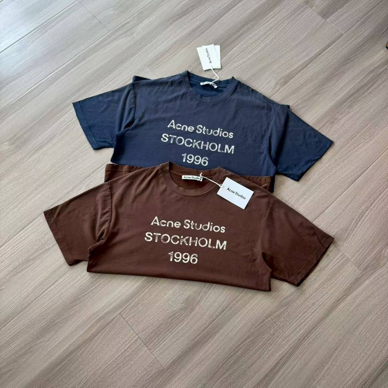 $168件。2件起$ 158件。🔥【人氣新款｜A-CNE *1996設計亞麻棉短袖Tee】🔥