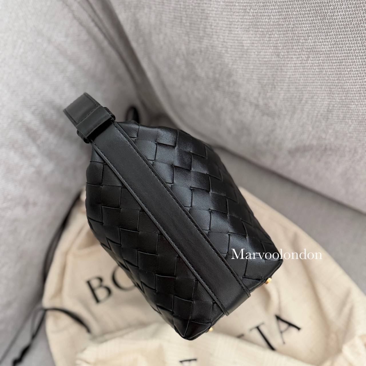 限時優惠✨訂貨📮BV Mini Wallace 編織飯盒袋 Size 20x13x9.5cm  Color : Black