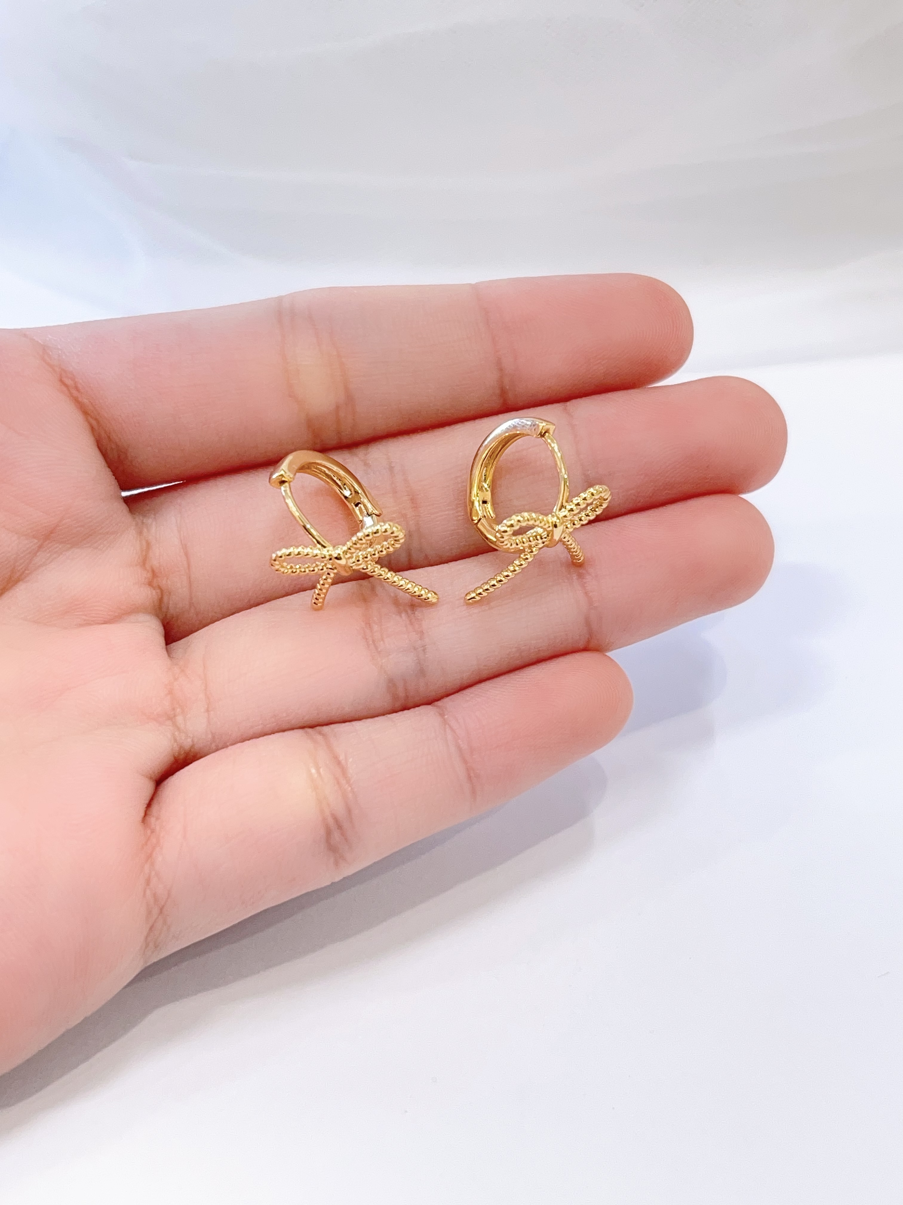 简约镂空蝴蝶结耳环