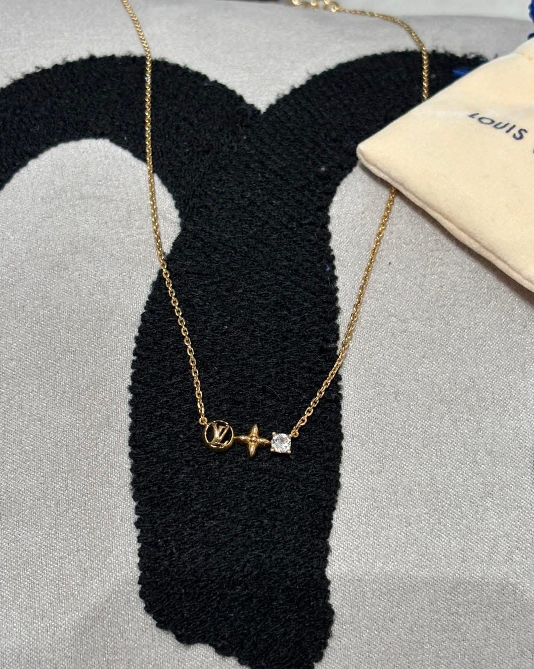 LV petit louis necklace M00368 100%Authentic, 98%new  ✅dust bag 