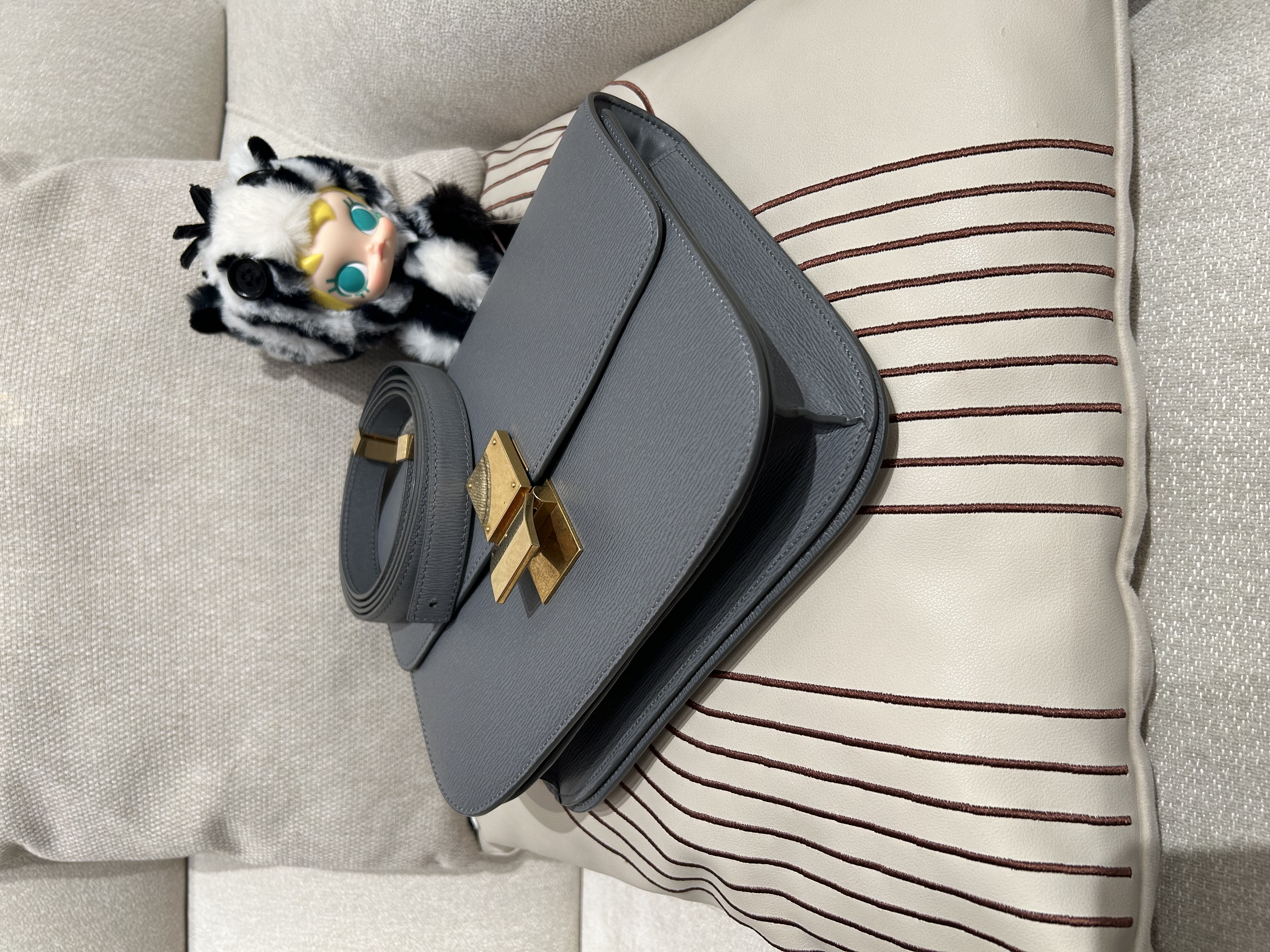 Celine classic box medium grey 100%Authentic, 98%New ✅Dust bag