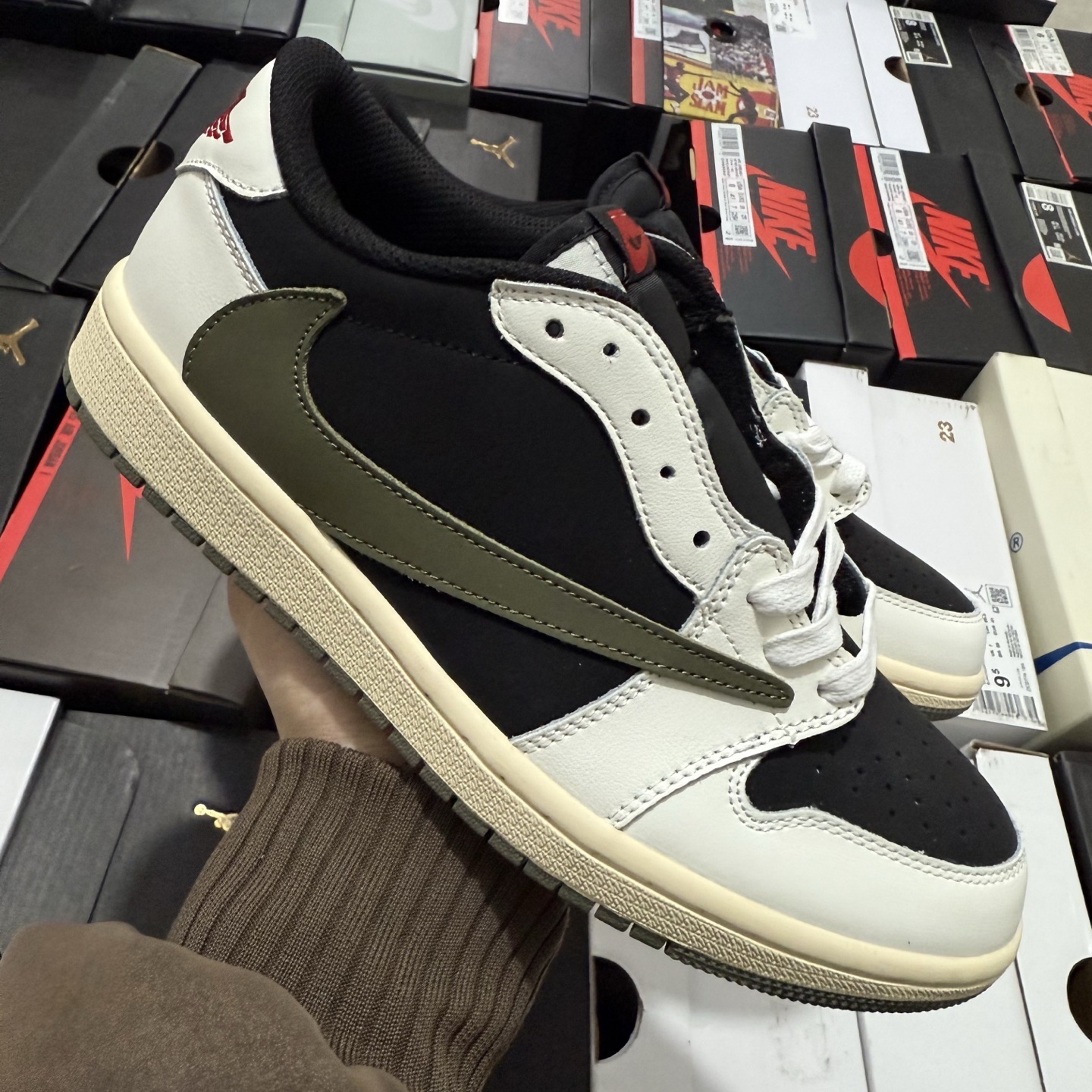 Travis Scott x Air Jordan 1 Low OG "Olive" DZ4137-106