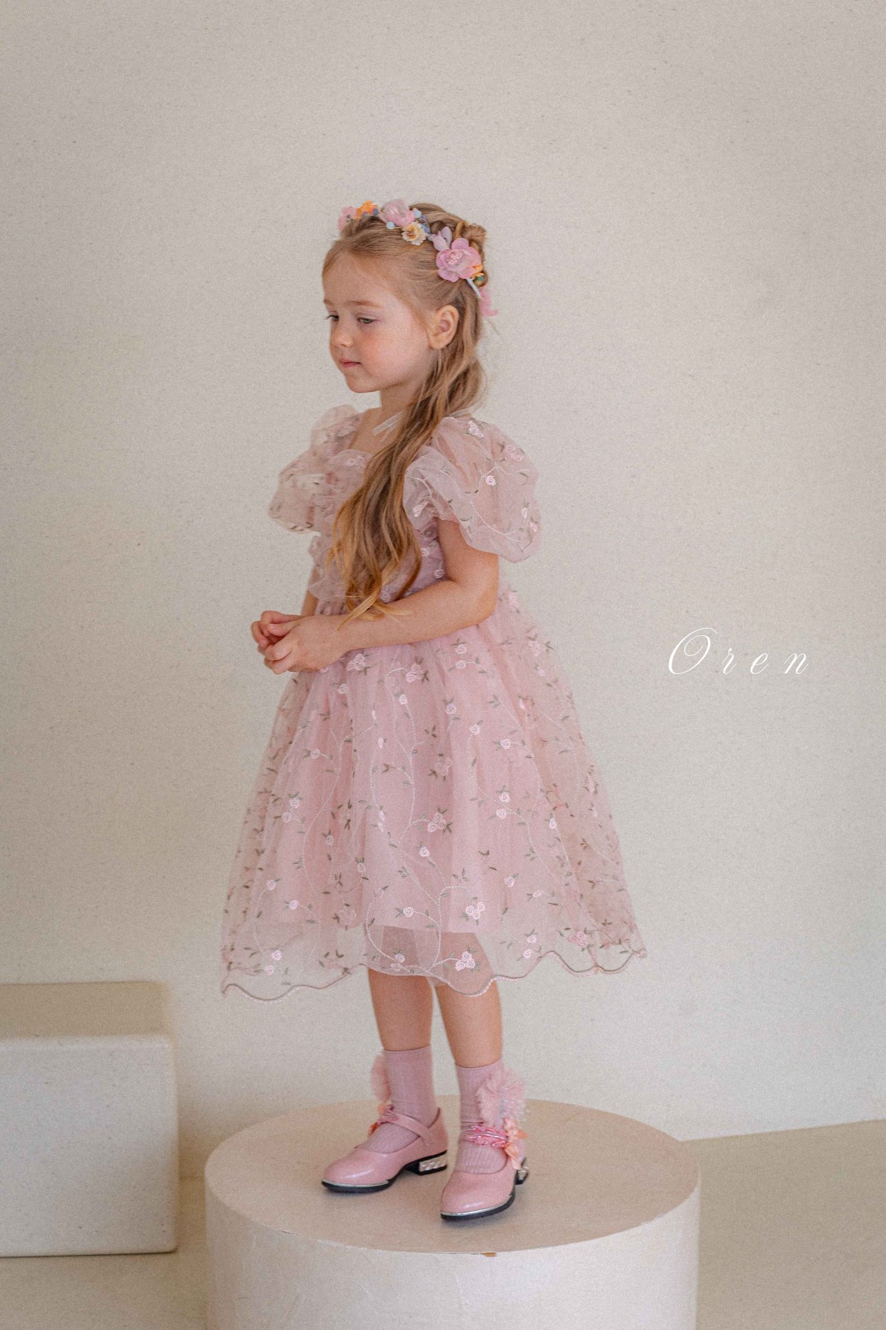 ☀️預訂 韓國直送☀️🇰🇷Oren Roslyn Bloom兩色花卉刺繡泡泡袖包屁裙/連身裙