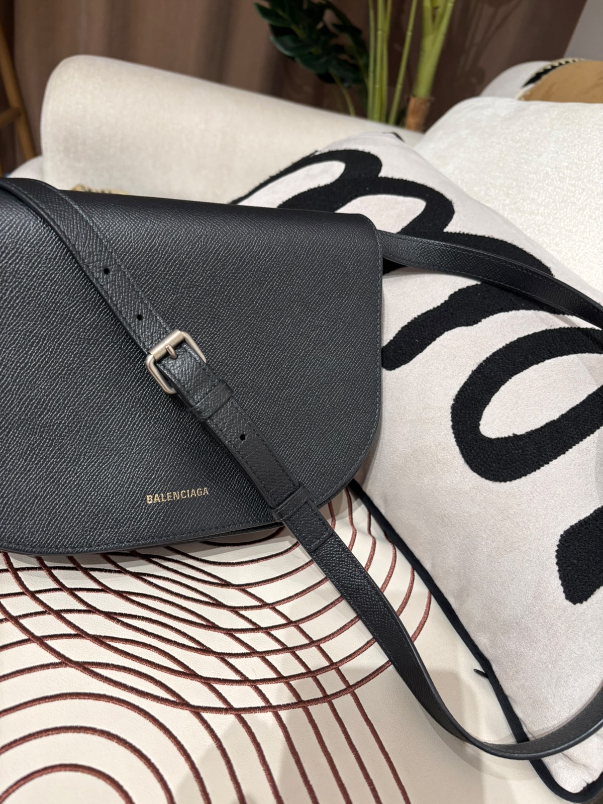 Balenciaga Crossbody Bag Black Calfskin 100%Authentic, 95%New