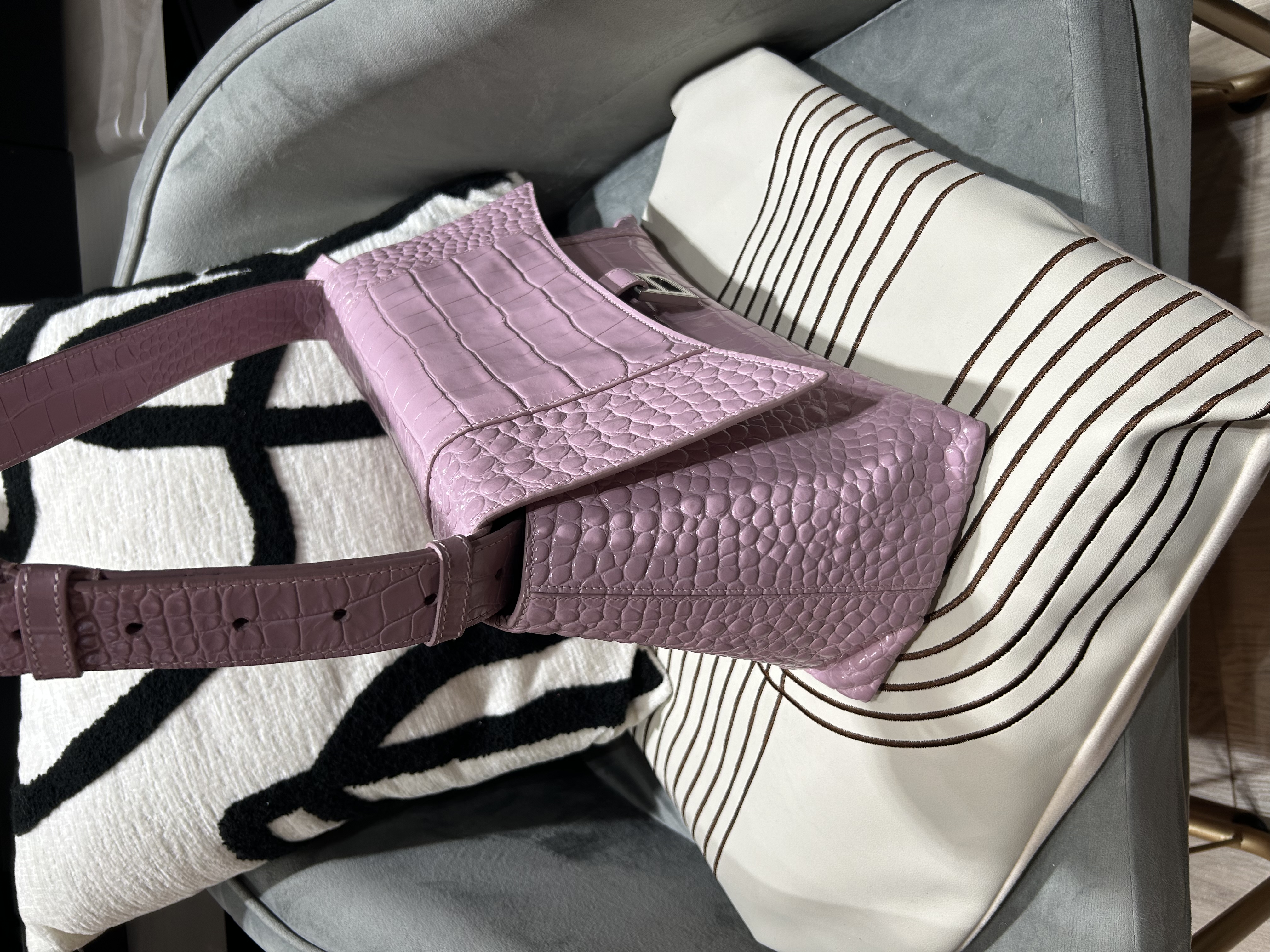 BALENCIAGA downtown Crocodile Embossed Calfskin Shoulder Bag 671354鱷魚紋壓紋牛皮肩背包 100%Authentic, 93%New ✅Dust bag