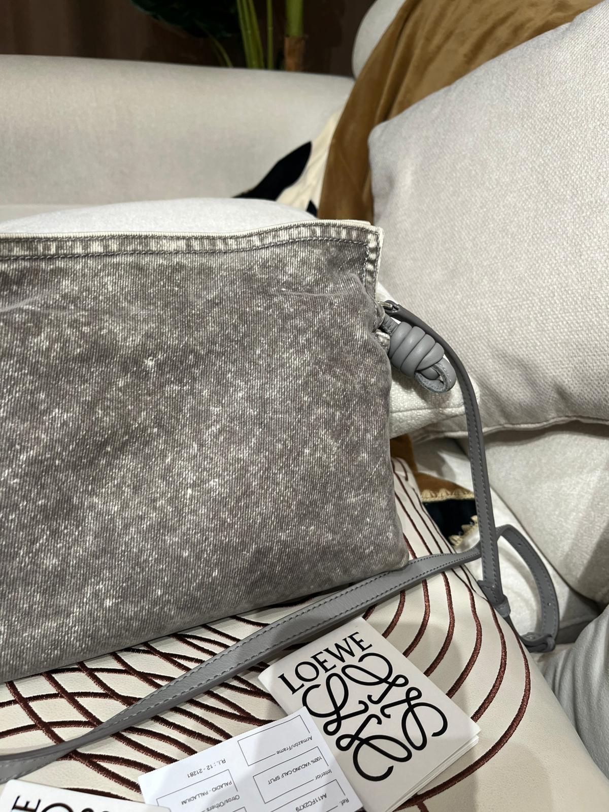Loewe flamenco Clutch mini grey denim 特別版洗水牛仔布 100%Authentic, 95%New ✅Gift Receipt ✅Dust bag