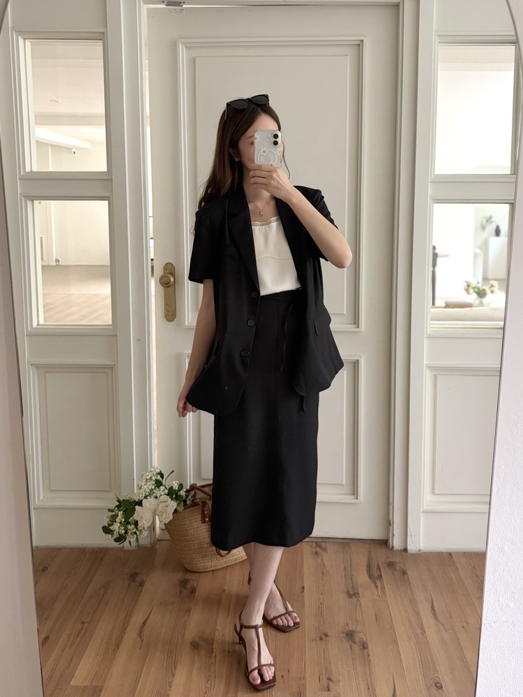 Noir Air Relaxed Blazer (Black)