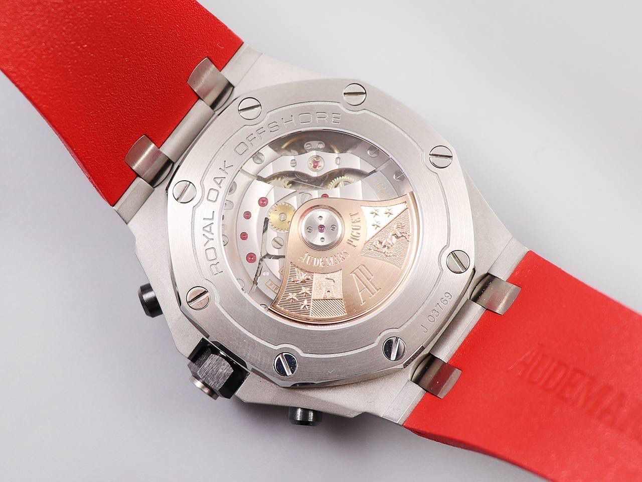 A P26470黑骑士钢壳陶瓷圈新品.直径42毫米！陶瓷把头陶瓷按的，搭载订制版12H计时3126机芯，特制的顶级黑红橡胶带。最强版26470系列🔥💯