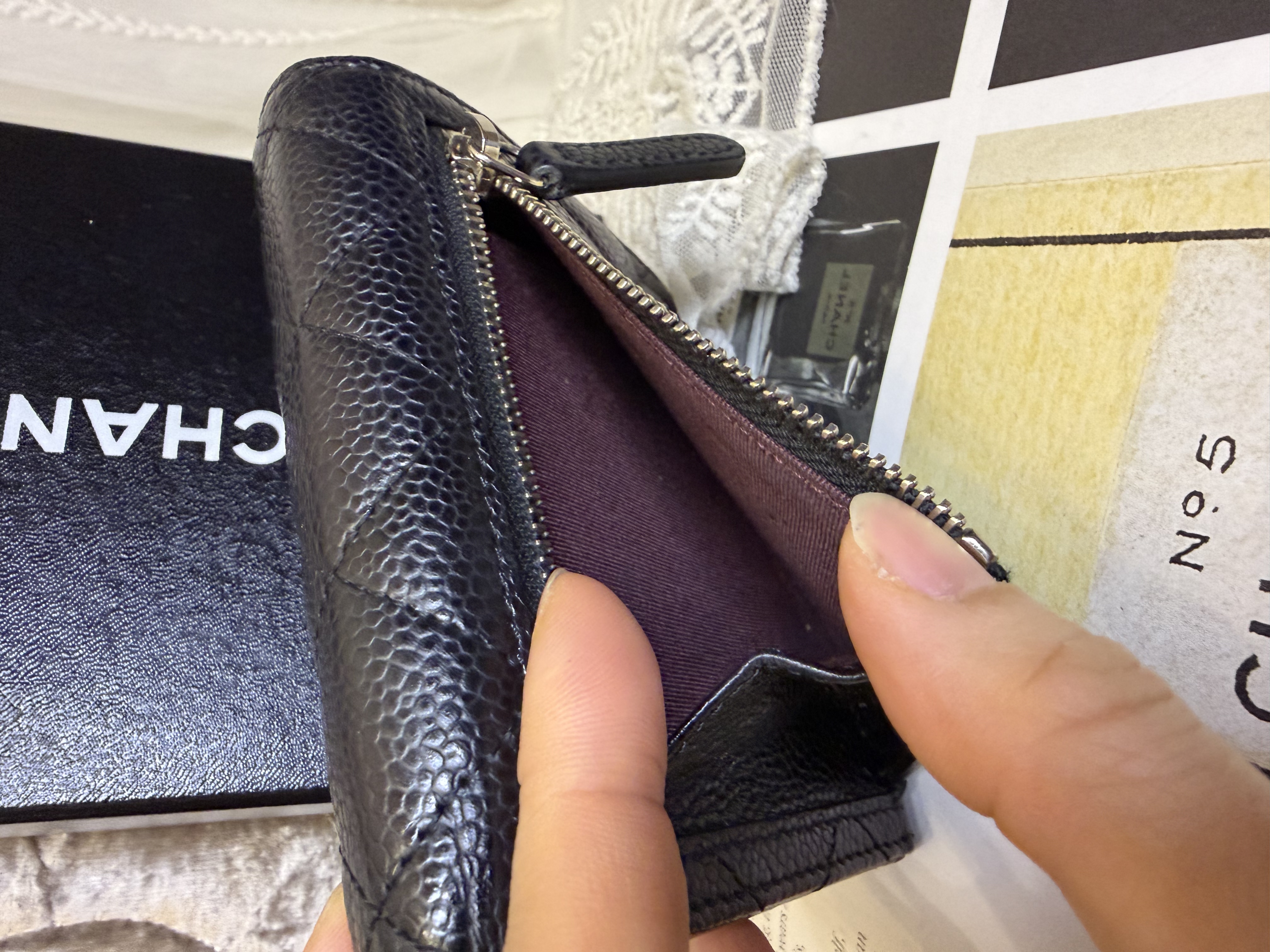 接近閑置 Chanel cc logo black caviar short wallet phw