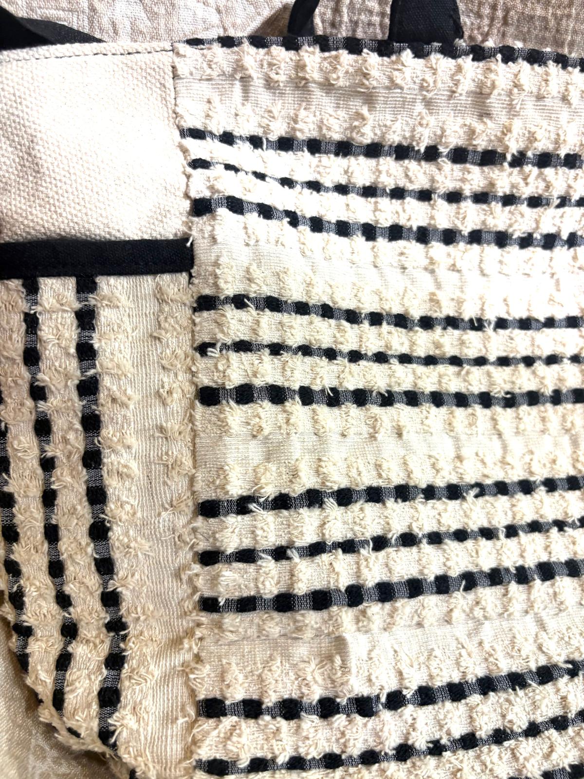 印度製造 - 黑白色貝殼全刺繡袋