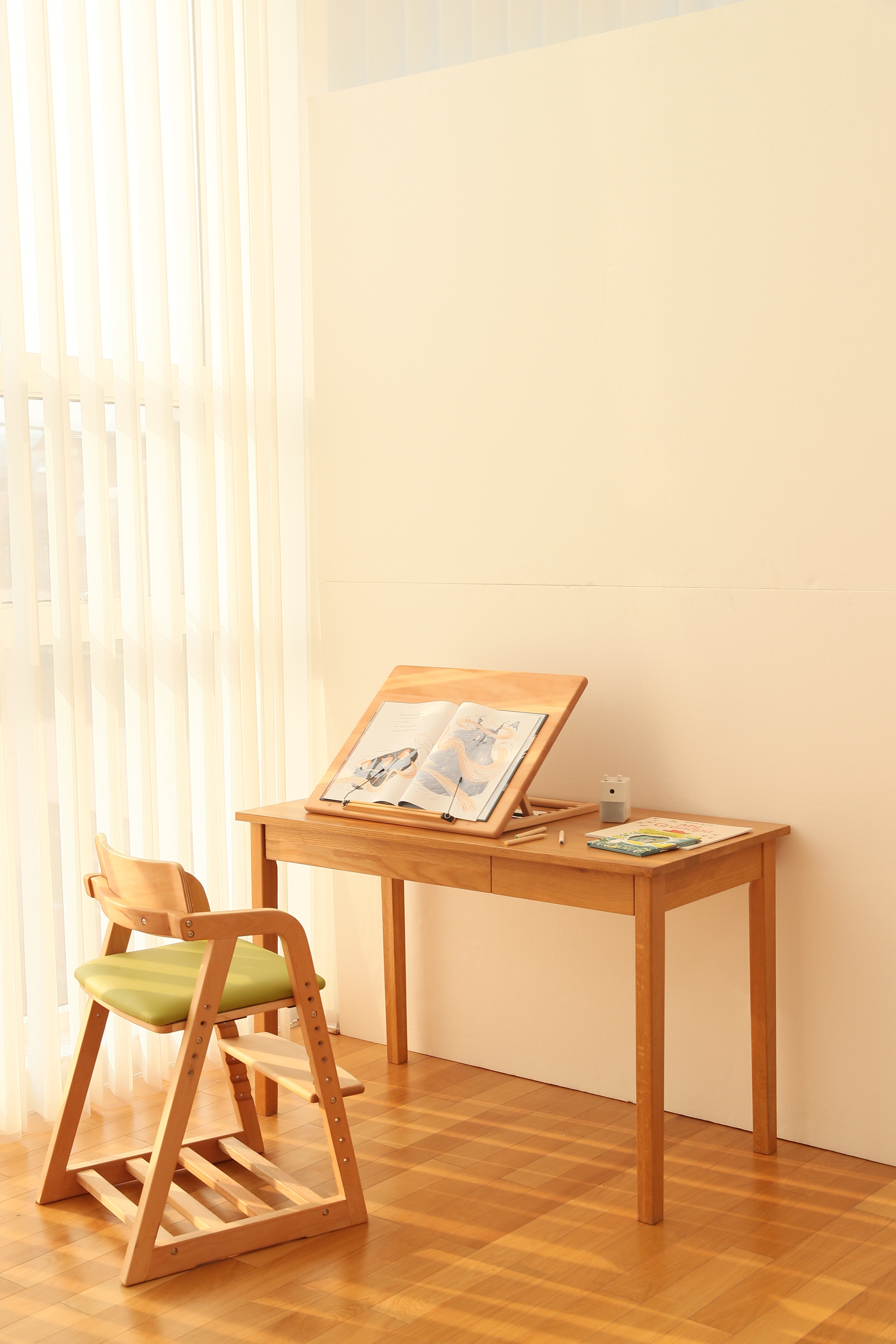 Faroro 可升降兒童成長桌 可傾斜面板