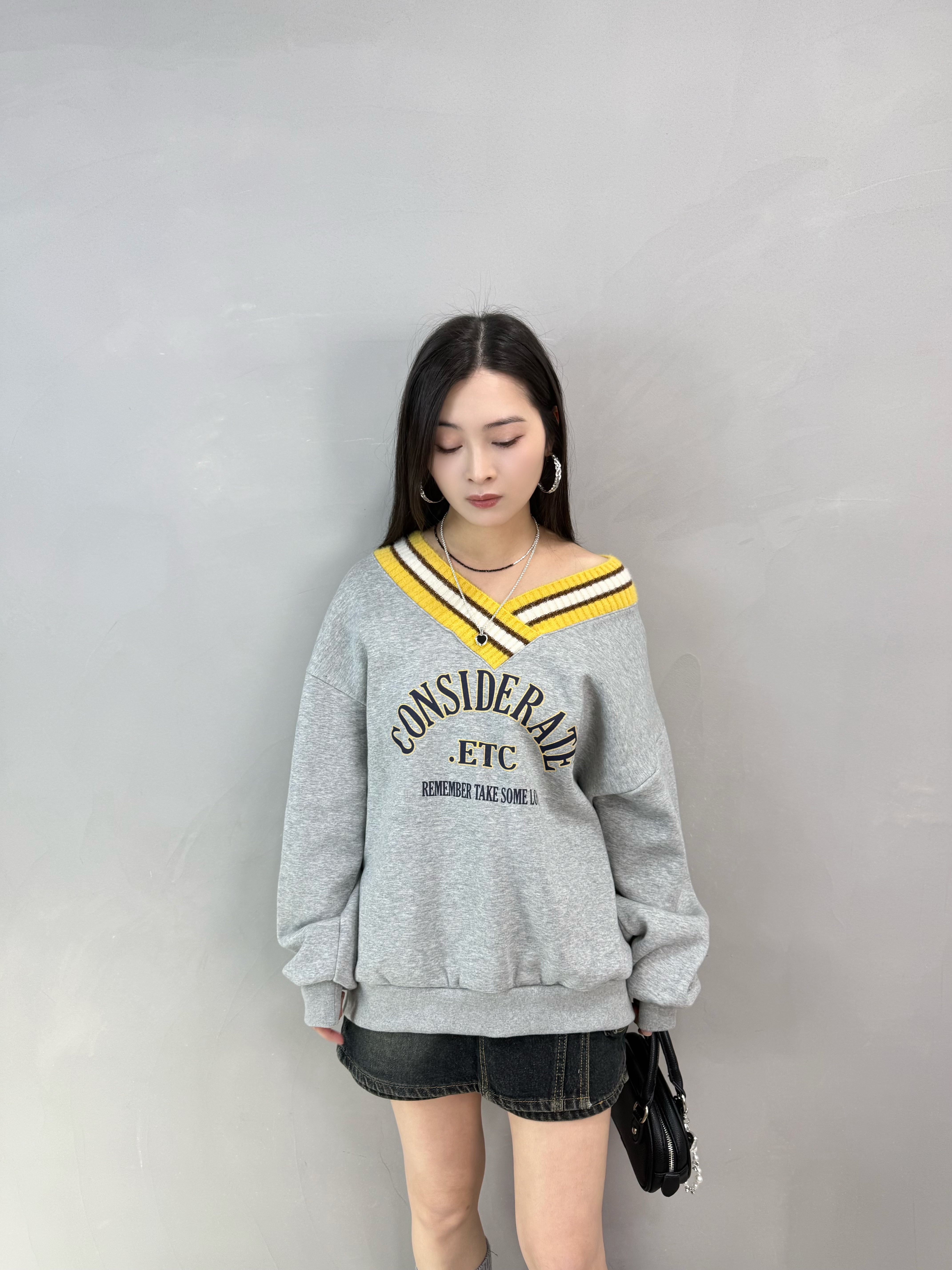 E65 拼針織V領兩著衛衣