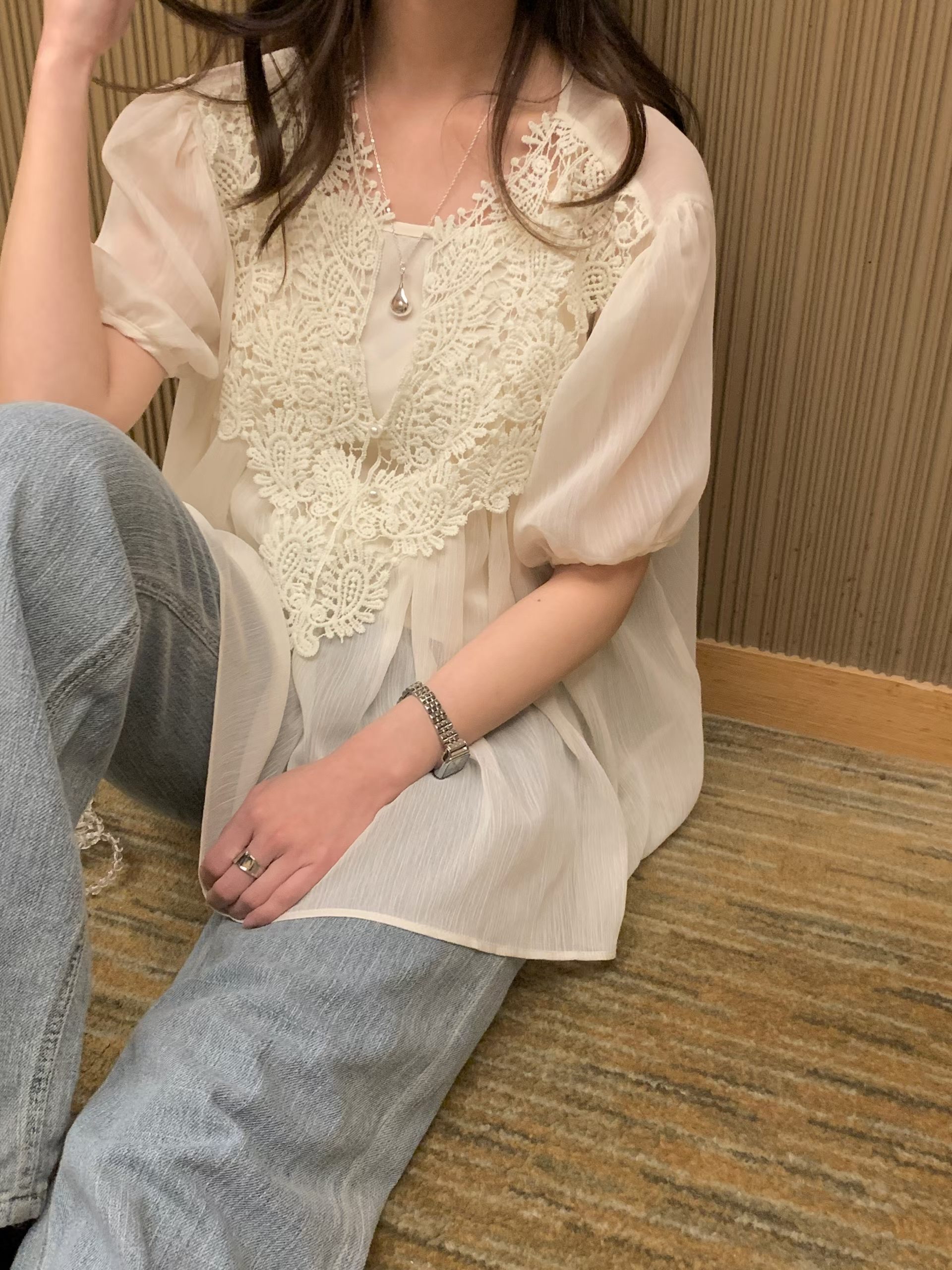 CT8 宮廷風V領蕾絲透紗Top