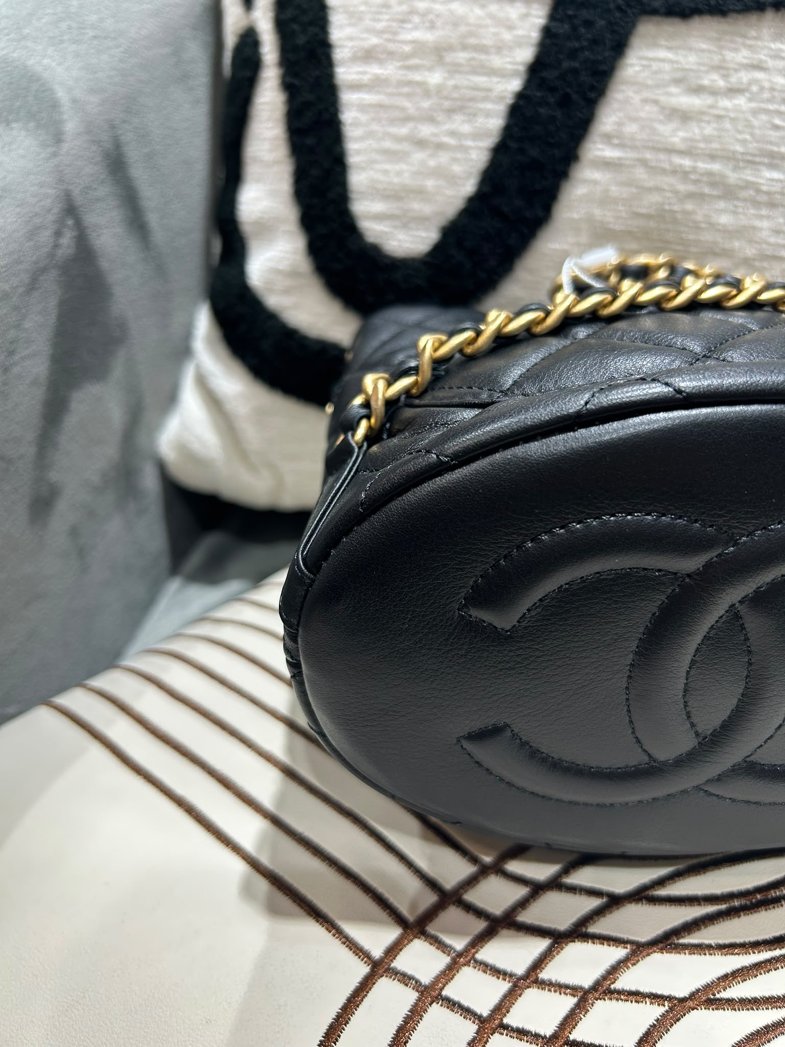 Chanel mini backpack AS3947 黑金迷你背囊 100%Authentic,98%new  ✅晶片✅Dust bag✅box