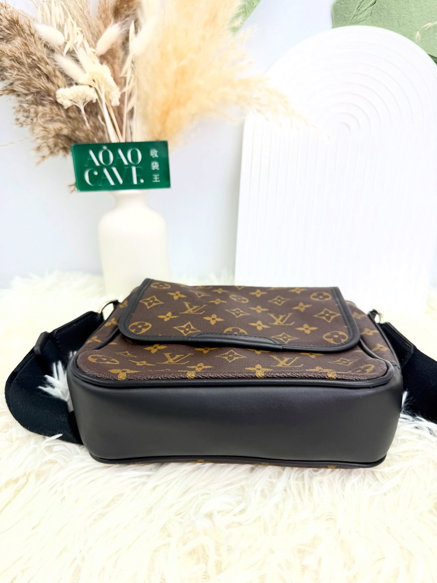 LV🤍PRE OWNED 🖤老花 District pm macassar 郵差包 